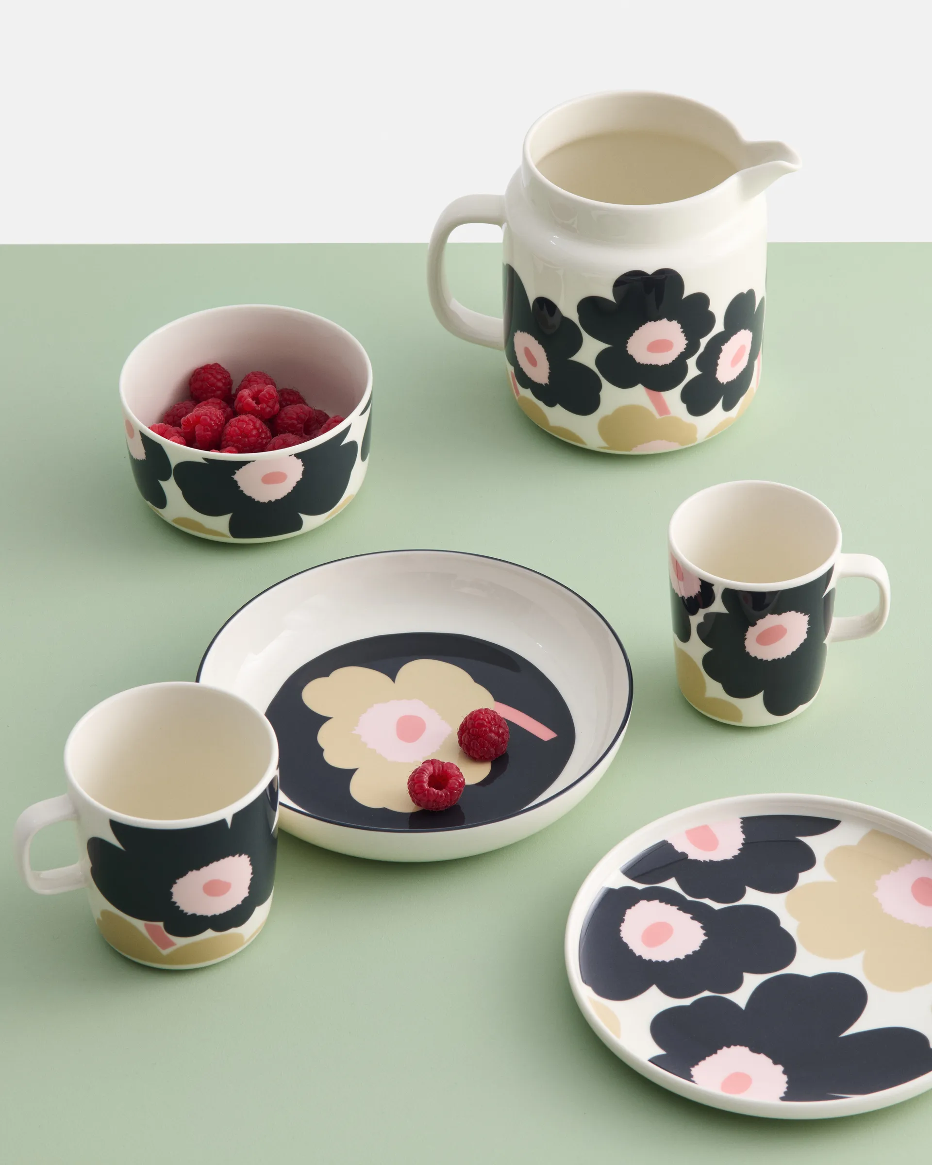 Plato hondo Unikko Ø20,5 cm, Off white-charcoal-sand-pink Marimekko