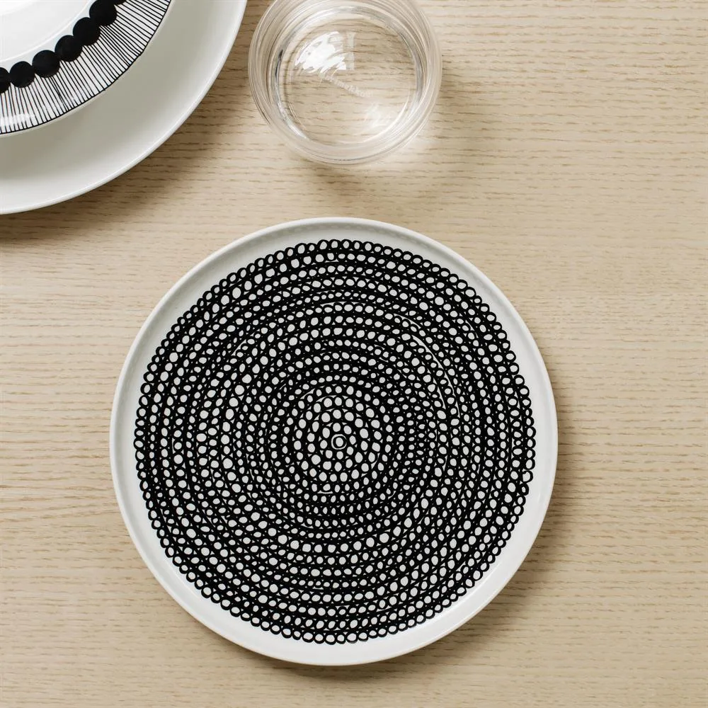 Plato Räsymatto Ø20 cm, negro-blanco (puntos pequeños) Marimekko