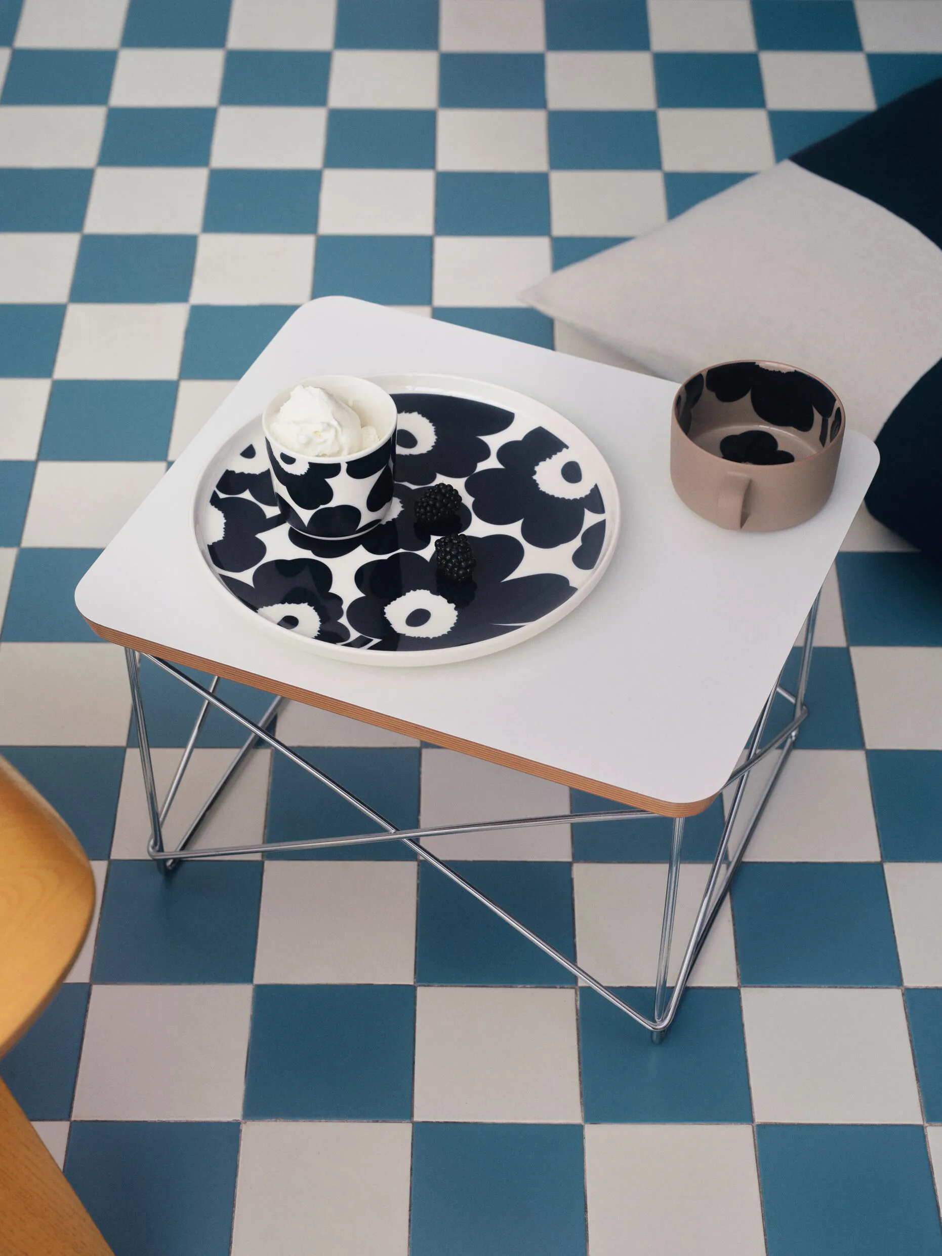 Plato Unikko Ø25 cm, Blanco-azul oscuro Marimekko