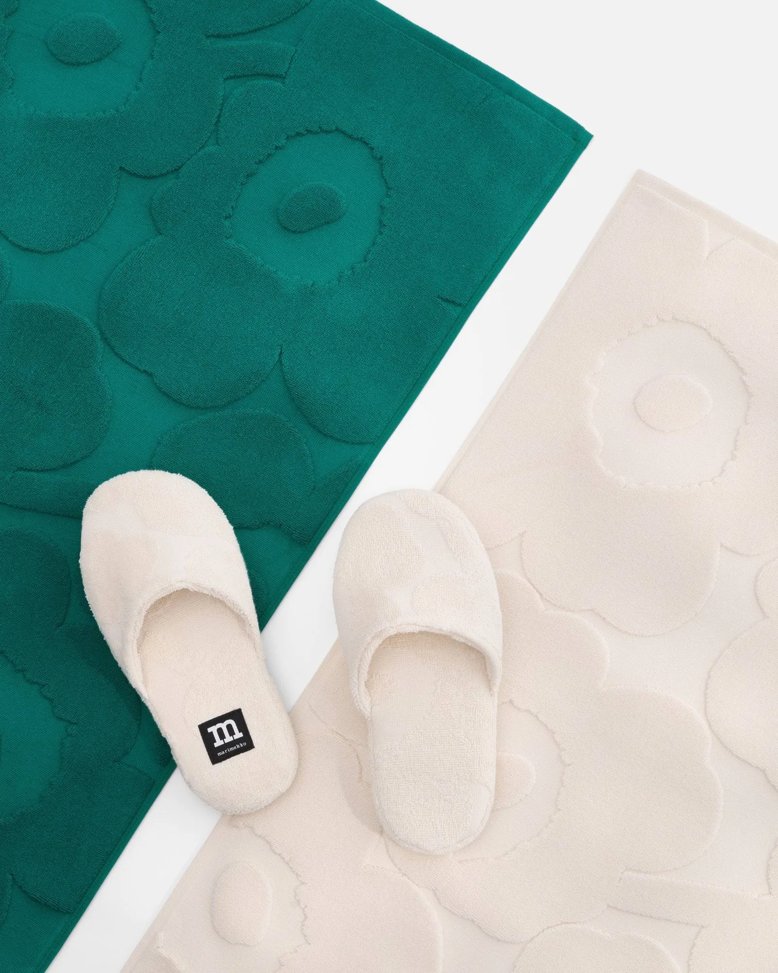 Unikko alfombra de baño, blanco roto Marimekko
