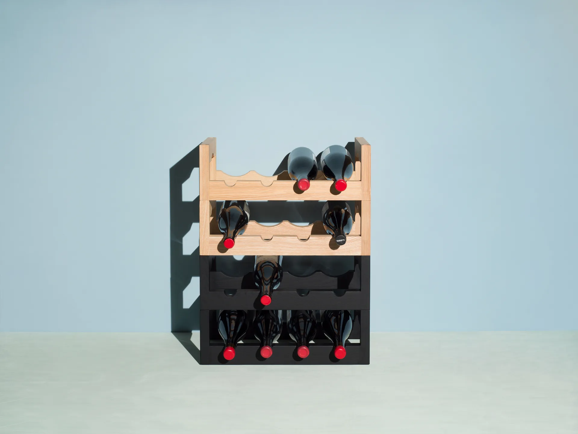 Botellero apilable Silo, Fresno aceitado Massproductions