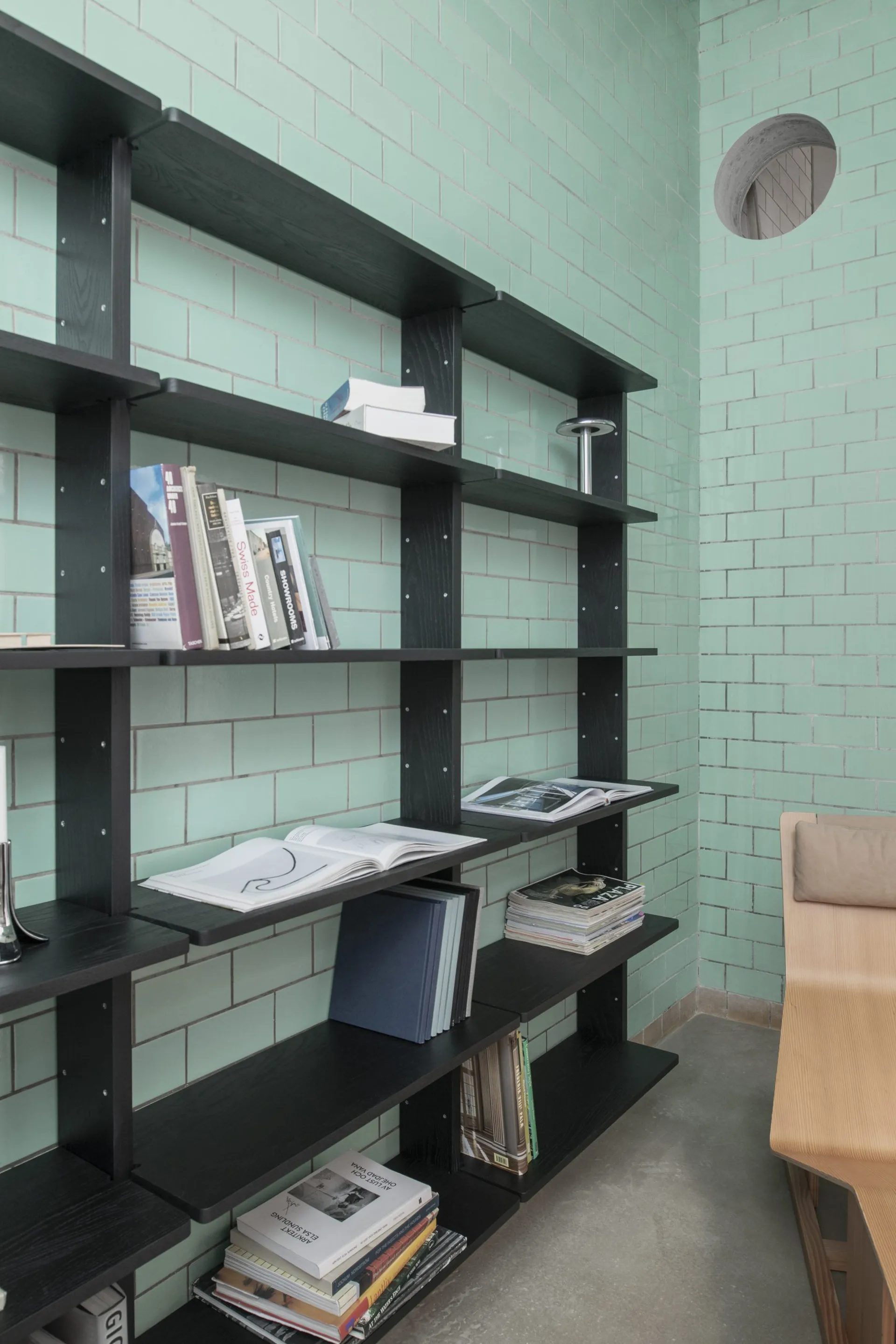 Estantería de pared Gridlock - T3-A9-9, Black stained Ash Massproductions