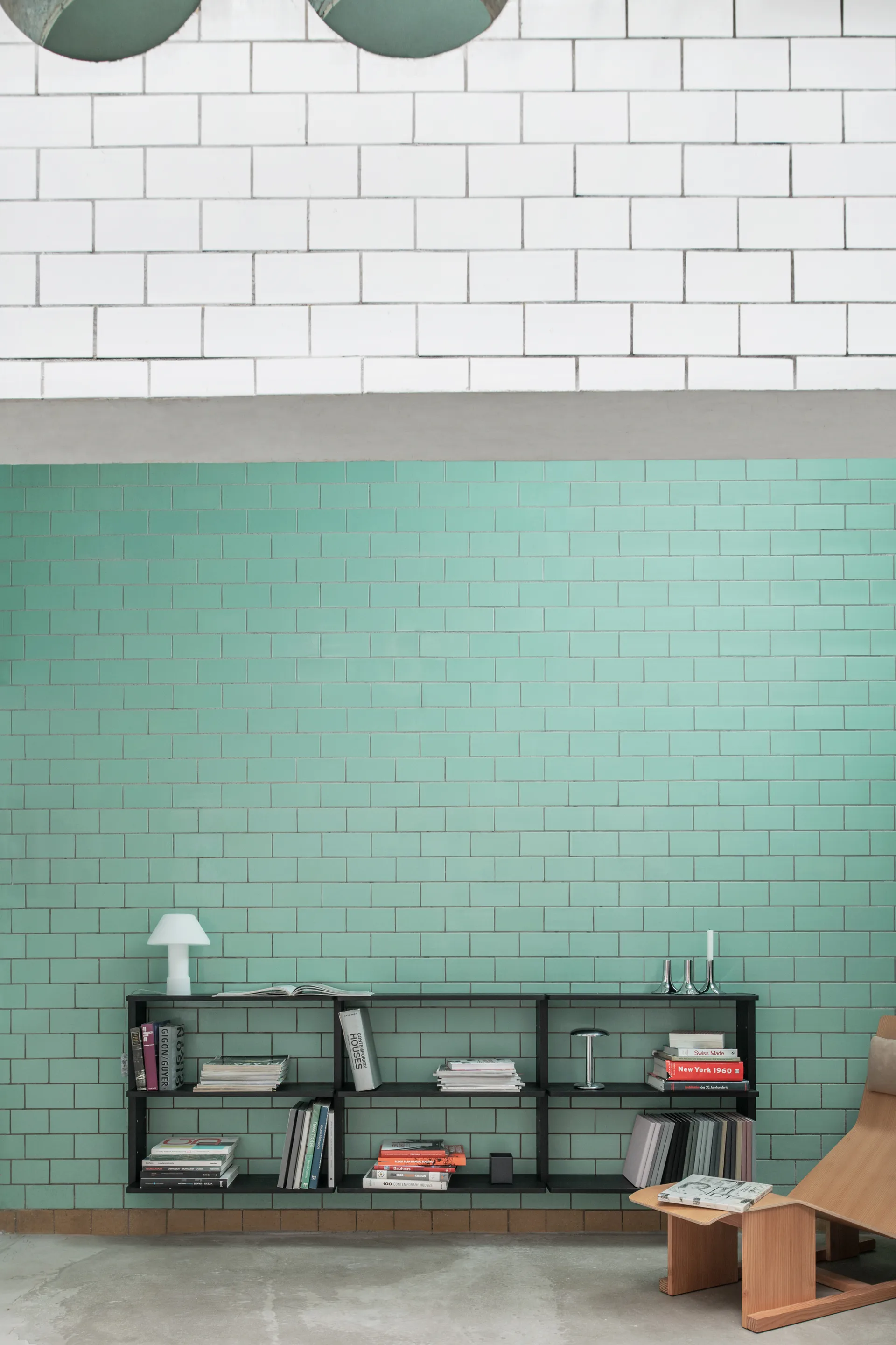 Gridlock Side Panel 740 cm (alto), Black stained Ash Massproductions