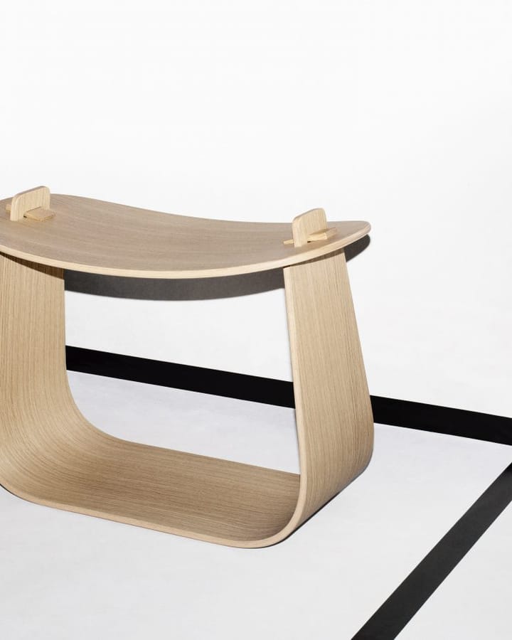Silla Harry, Roble Massproductions