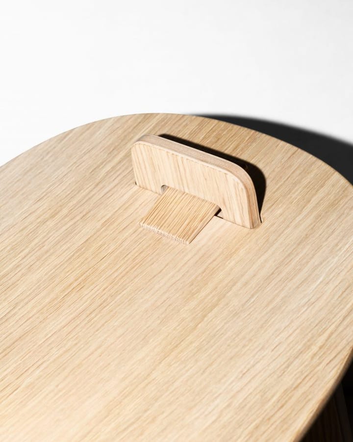 Silla Harry, Roble Massproductions