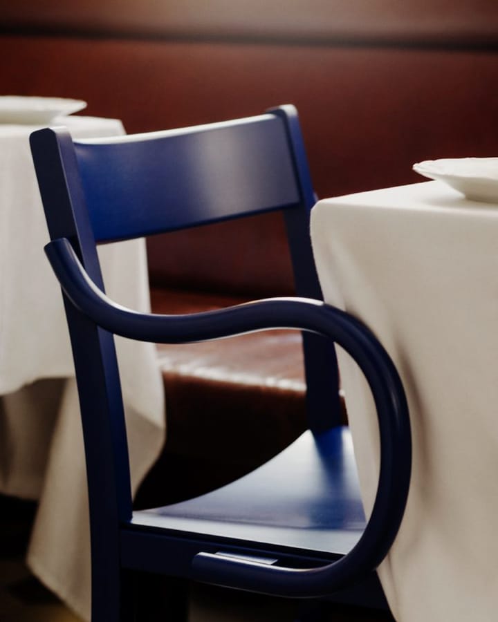 Sillón XL Waiter
, Haya lacado azul Massproductions