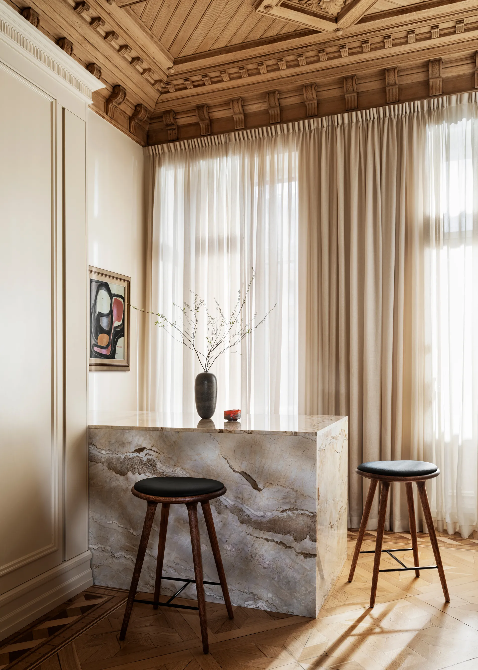 High stool taburete Mater bajo 69 cm, piel negra, roble sirka grey Mater