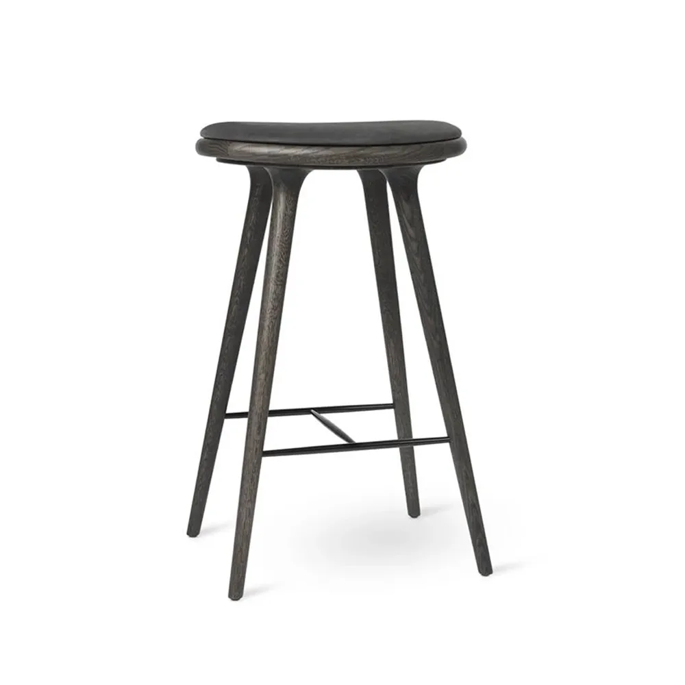 High stool taburete Mater bajo 69 cm, piel negra, roble sirka grey Mater
