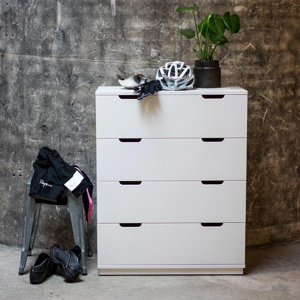 Cómoda Aoko de 4 cajones, Lacado blanco Mavis