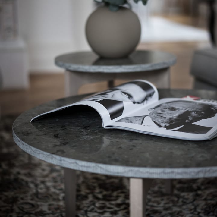 Mesa de centro Höllviken Ø80 cm, Patas de roble tipo piedra caliza blanqueada Mavis