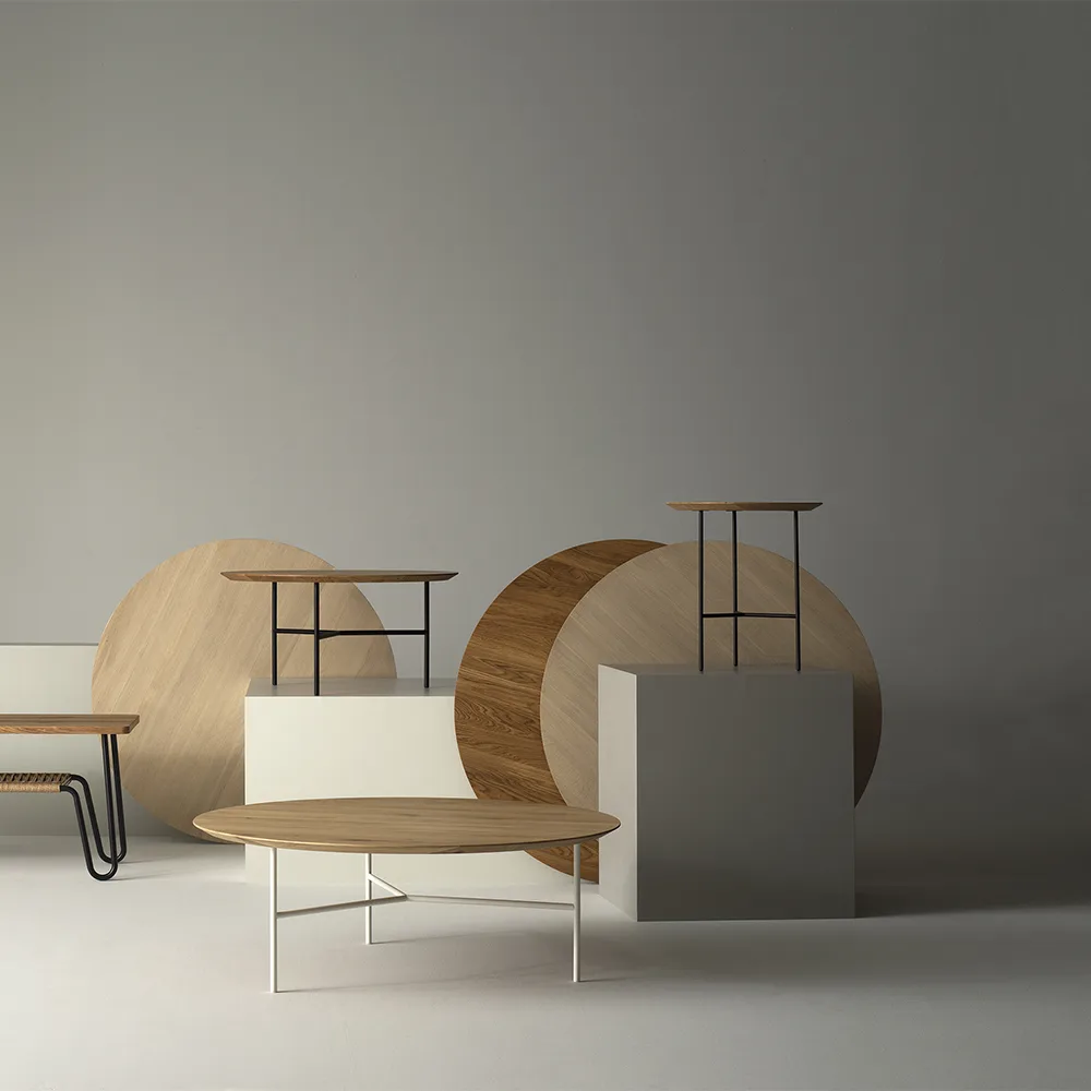 Mesa de centro Tribeca, Roble rústico enjabonado, patas blancas, ø80 Mavis