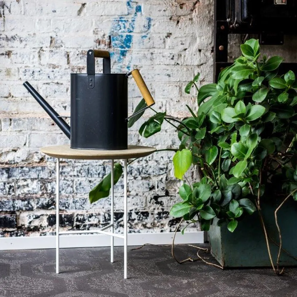 Mesita auxiliar Tribeca, Roble rústico enjabonado, patas blancas, ø47 cm Mavis