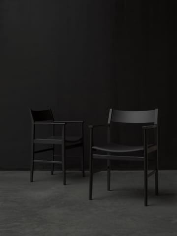 Siza silla con brazos - Fresno con lasur negro y tapizado de cuero - Mavis
