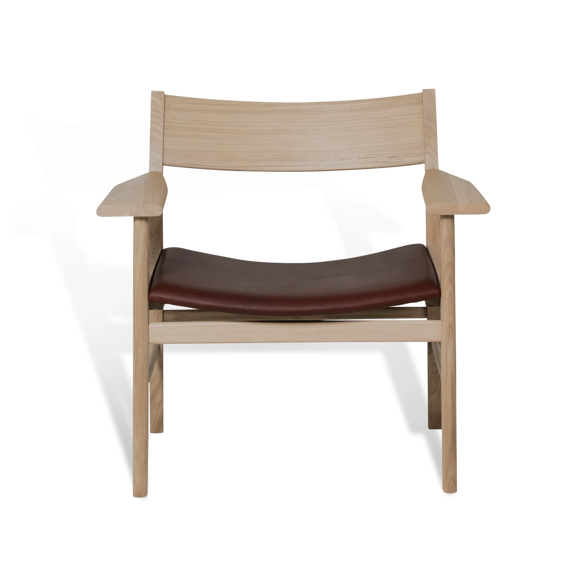 Siza sillón lounge, Roble lacado mate pigmentado en blanco – cuero Mocca Tärnsjö Mavis