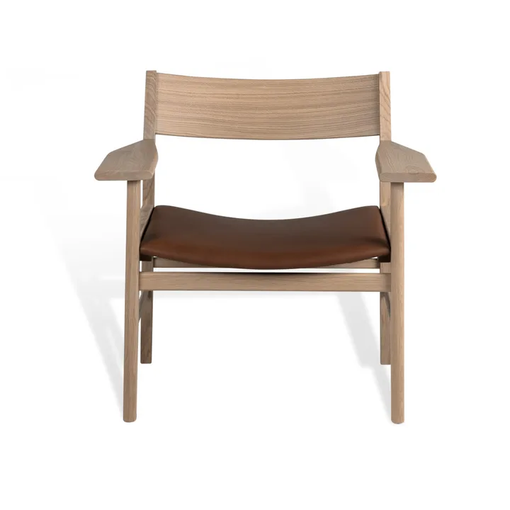 Siza sillón lounge - Roble mate lacado con pigmento blanco-Cognac cuero Tärnsjö - Mavis