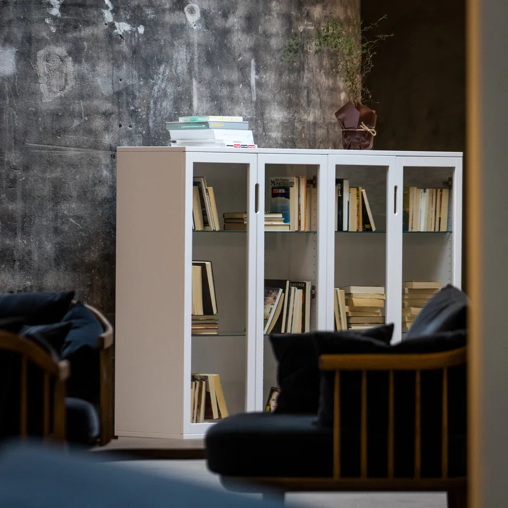 Vitrina Aoko 120 cm, Lacado blanco Mavis