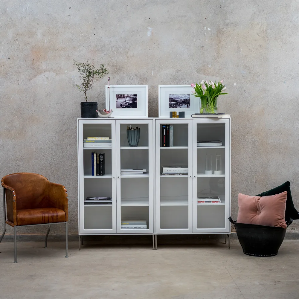 Vitrina Volt 190 cm lacado blanco, Detalles en acero inoxidable Mavis