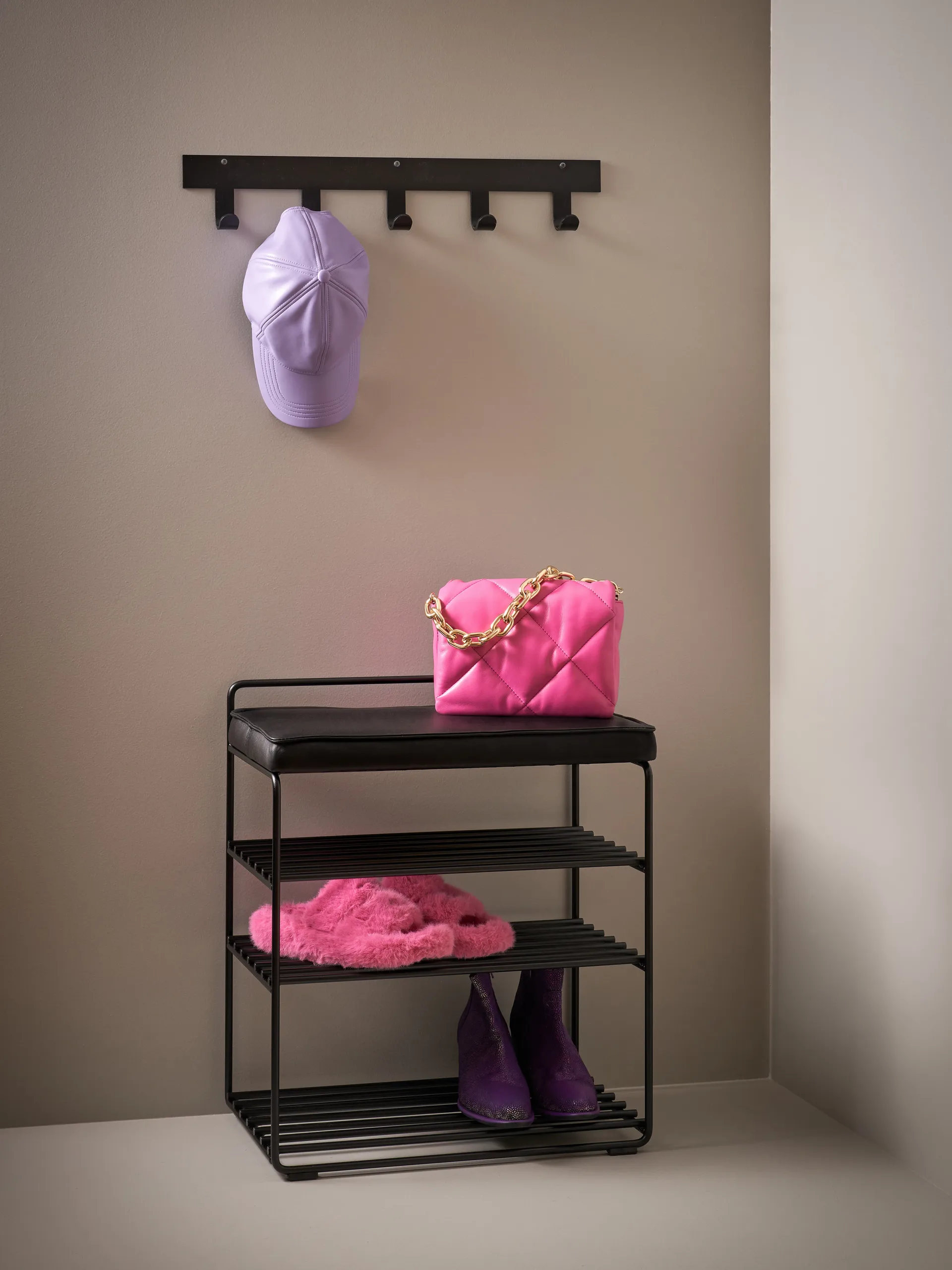 Estantería-Taburete Lower East Seat 50x28x58 cm, Black-black leather Maze