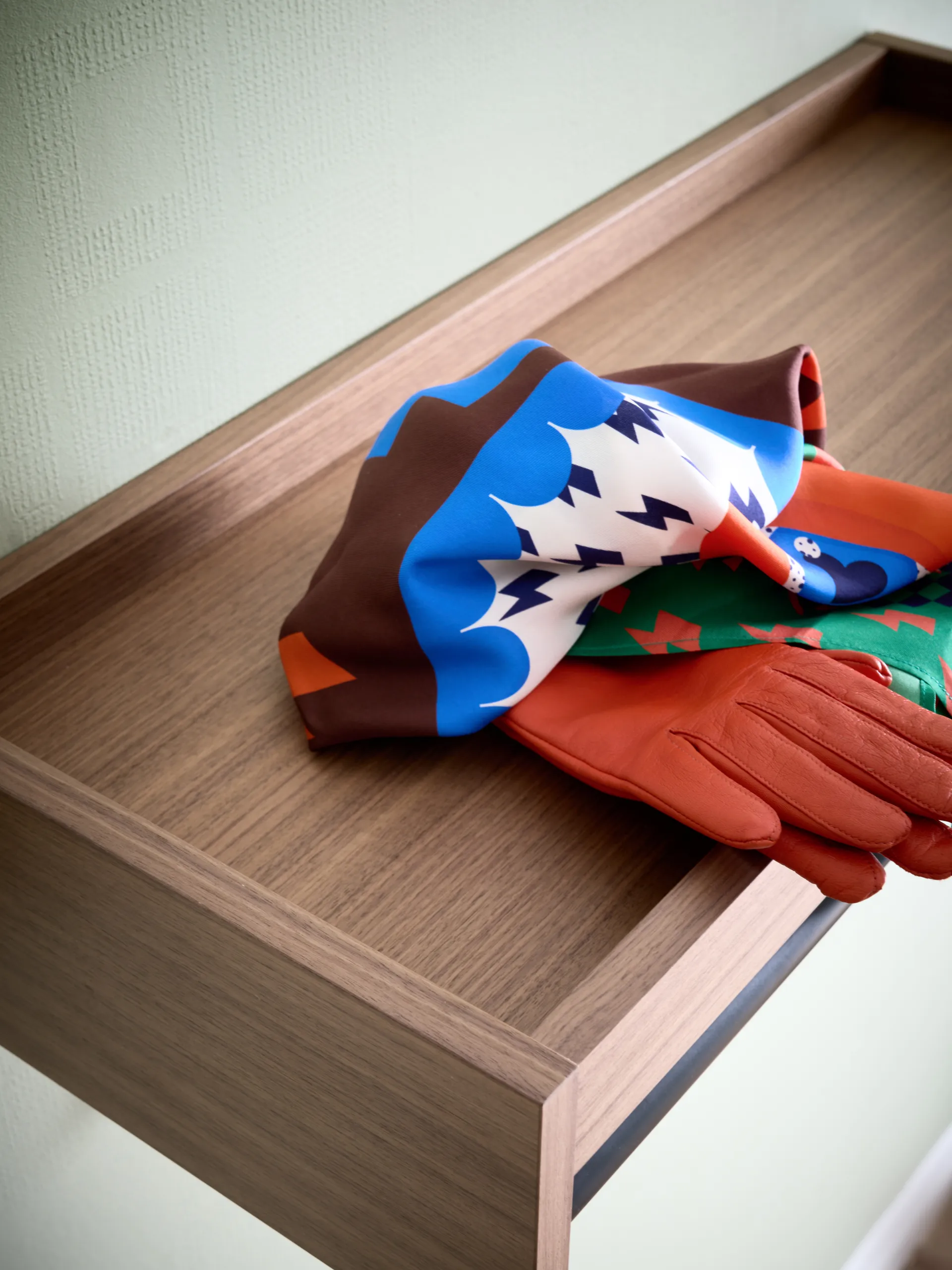 Gentle perchero de pared, Nogal, 78×15×32 cm Maze