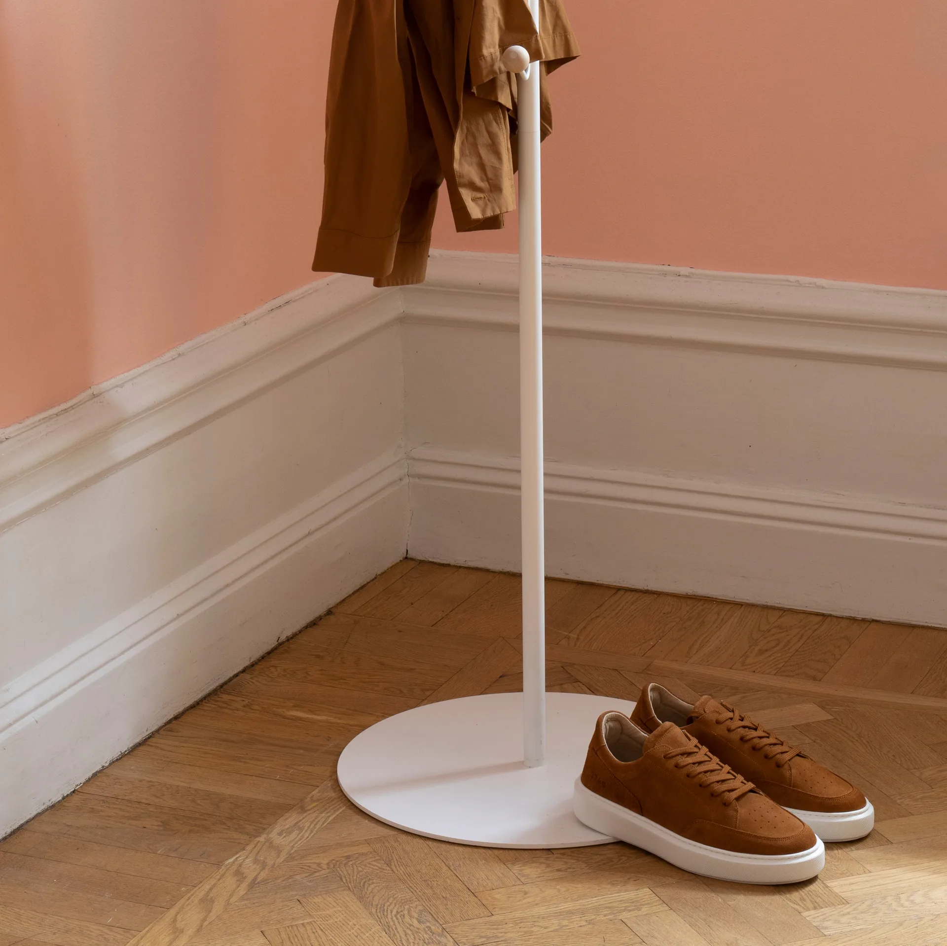 Perchero Bill Floor, Blanco Maze