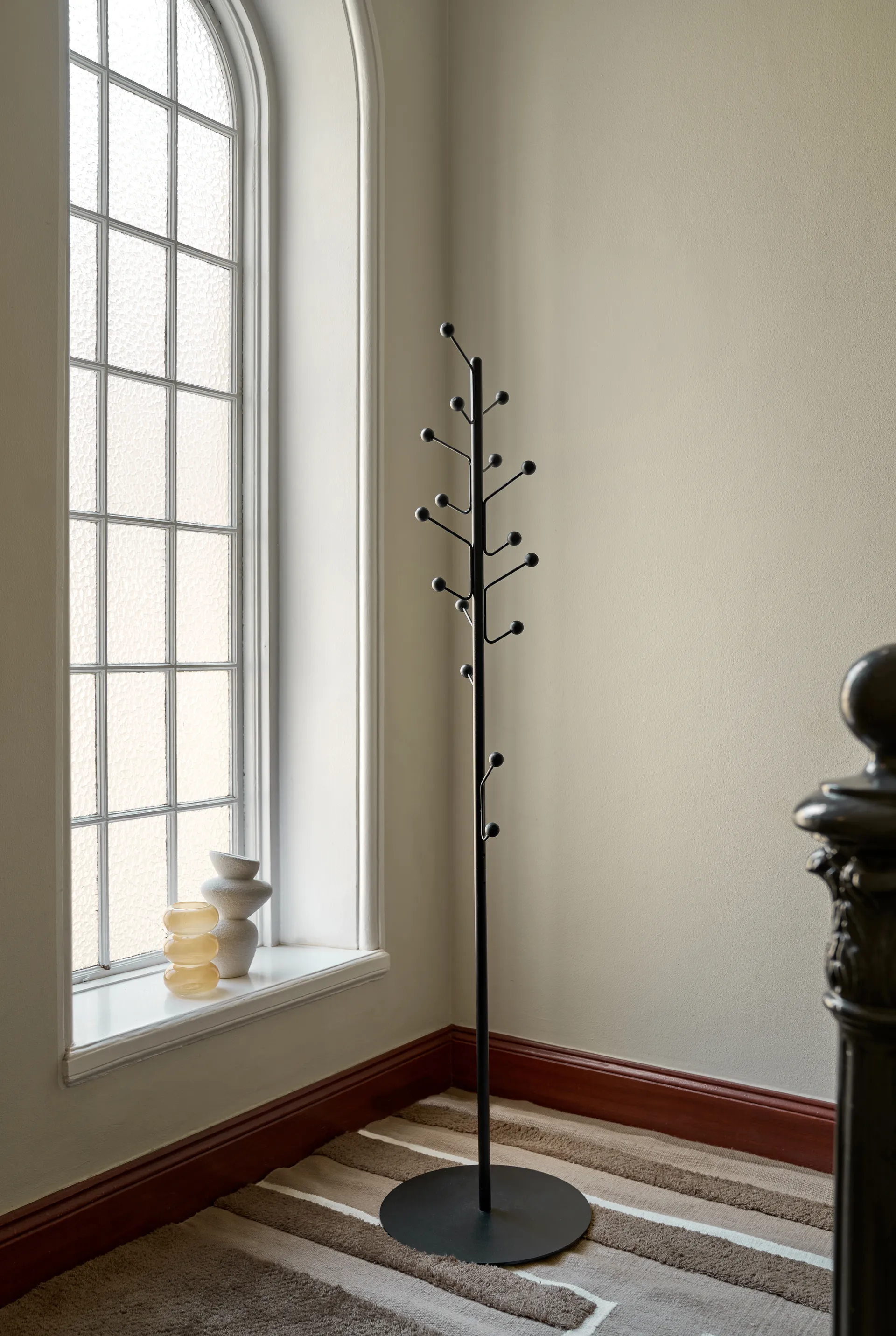 Perchero Bill Floor, Negro Maze