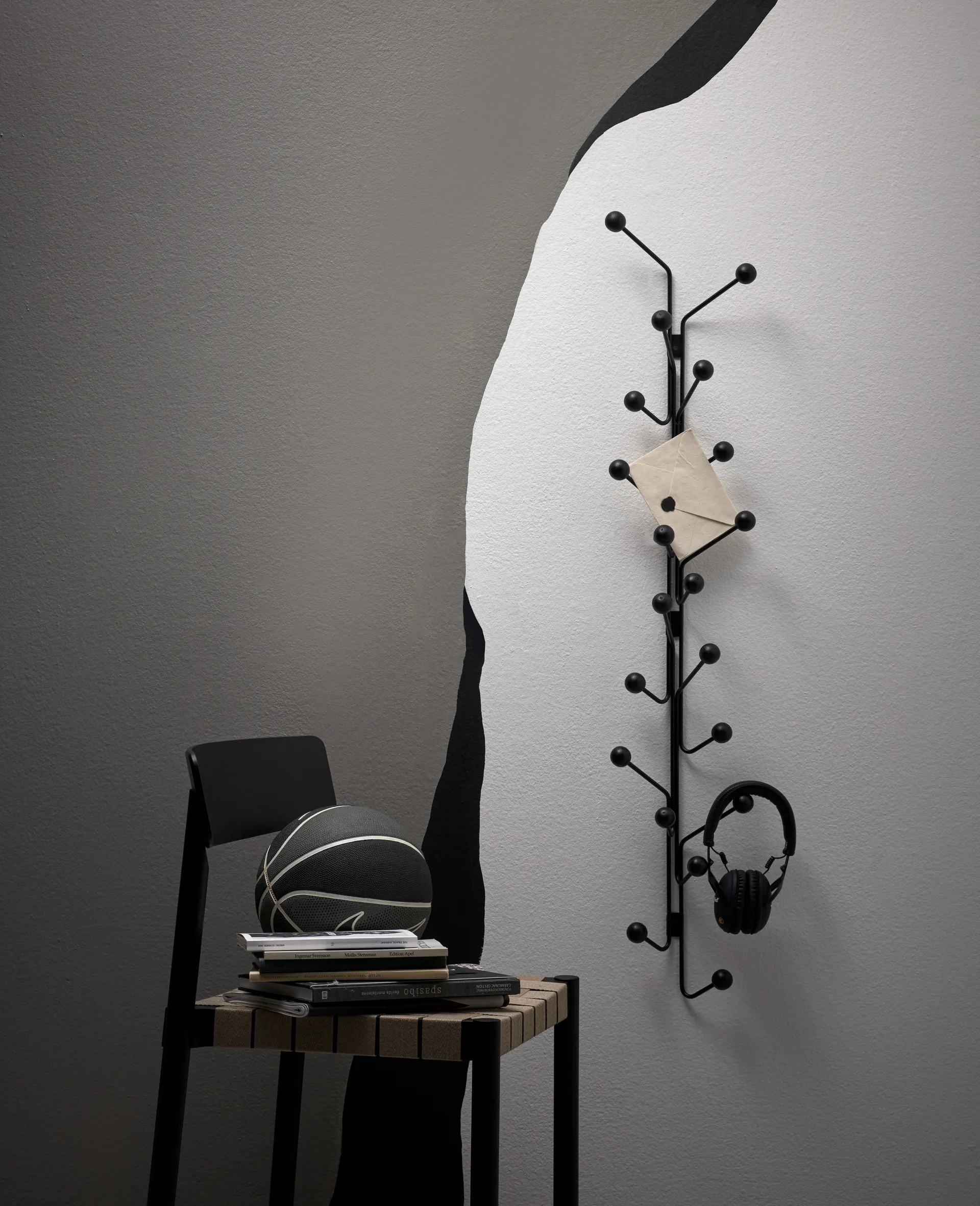 Perchero Bill Vertical, negro Maze