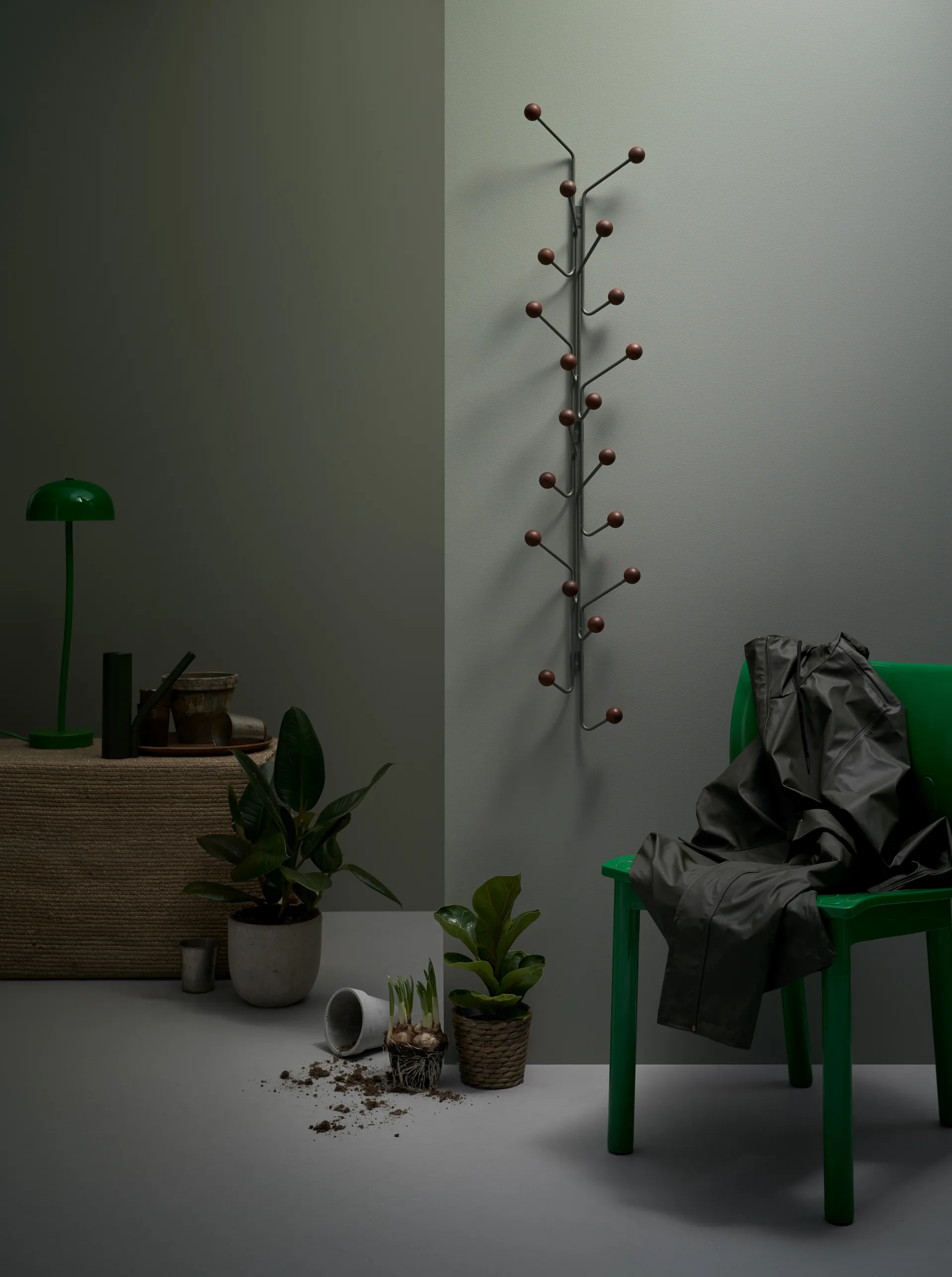 Perchero Bill Vertical, verde-marrón oscuro Maze