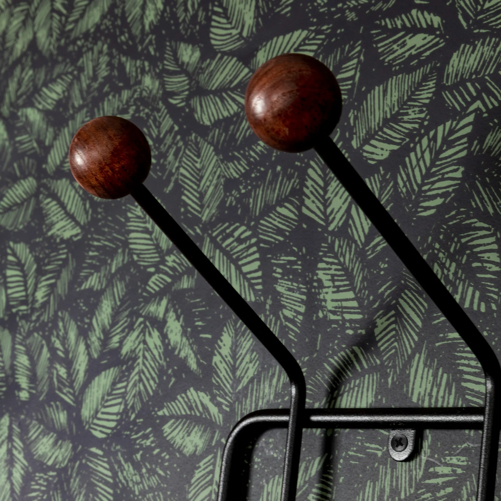 Perchero de pared Bill XS, negro-marrón oscuro Maze