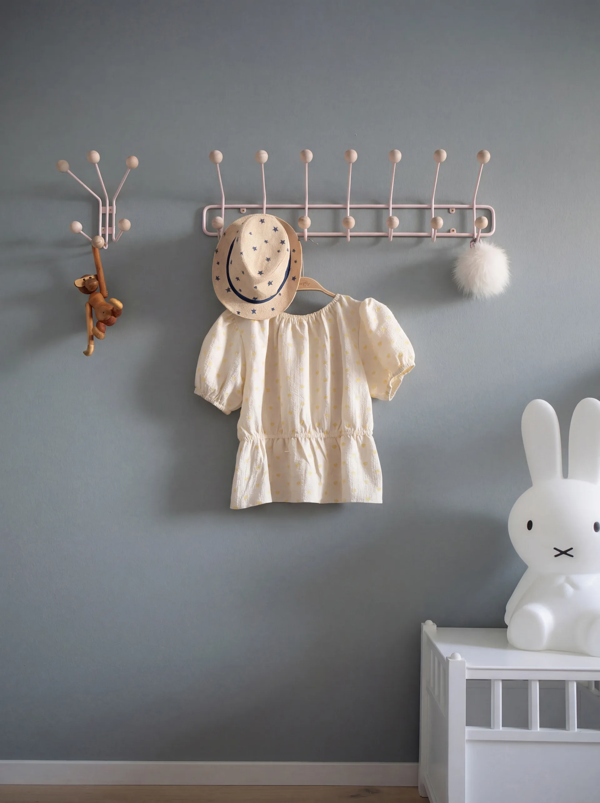 Perchero de pared Bill XS, Pale pink Maze