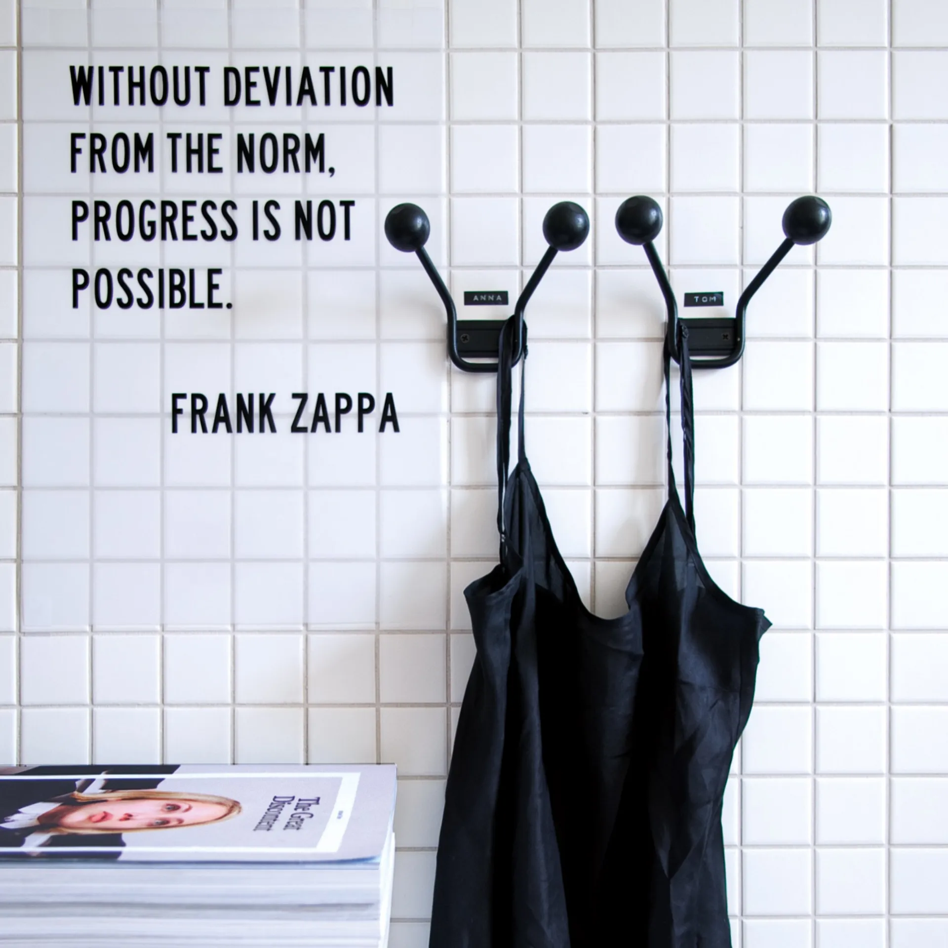 Perchero de pared Bill XXS, negro Maze