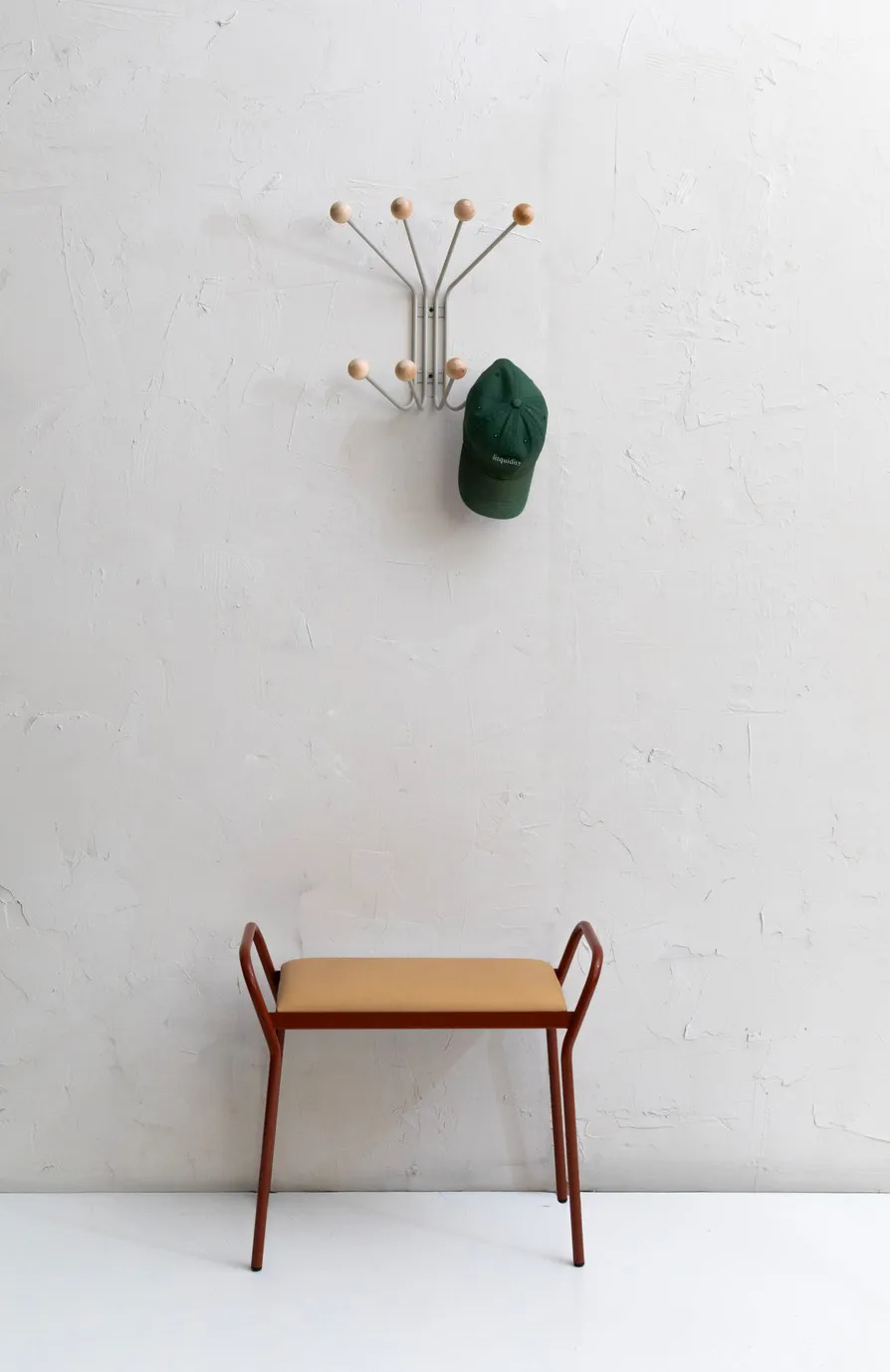 Taburete Anyone, Cinnamon-vegeta trace leather Maze