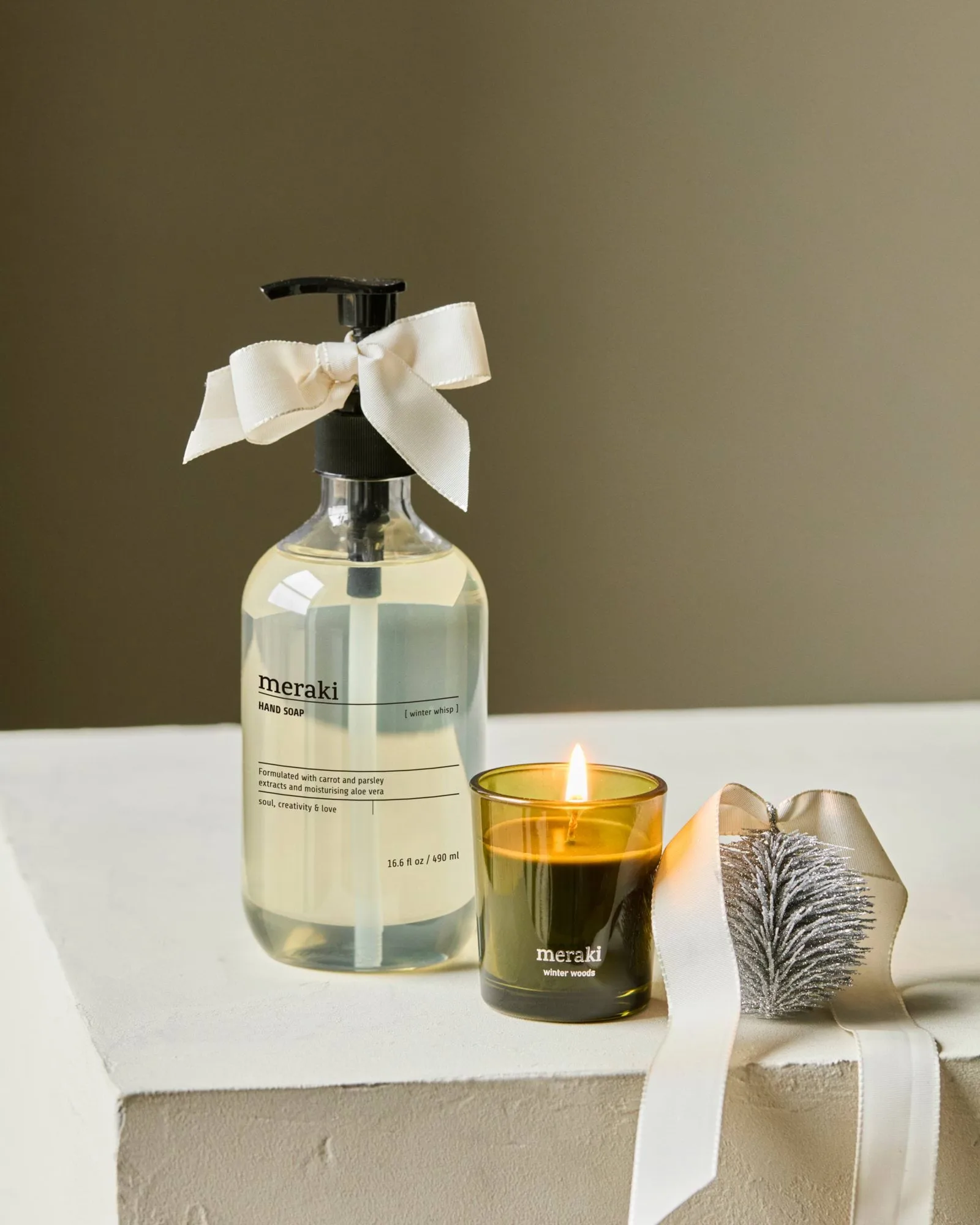Set de regalo Meraki jabón de manos y vela perfumada, Winter whisp, winter woods Meraki
