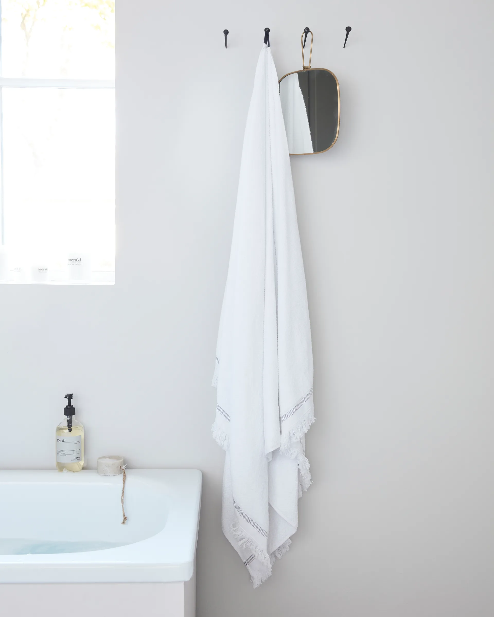 Toalla Meraki blanco con líneas grises, 100x180 cm Meraki