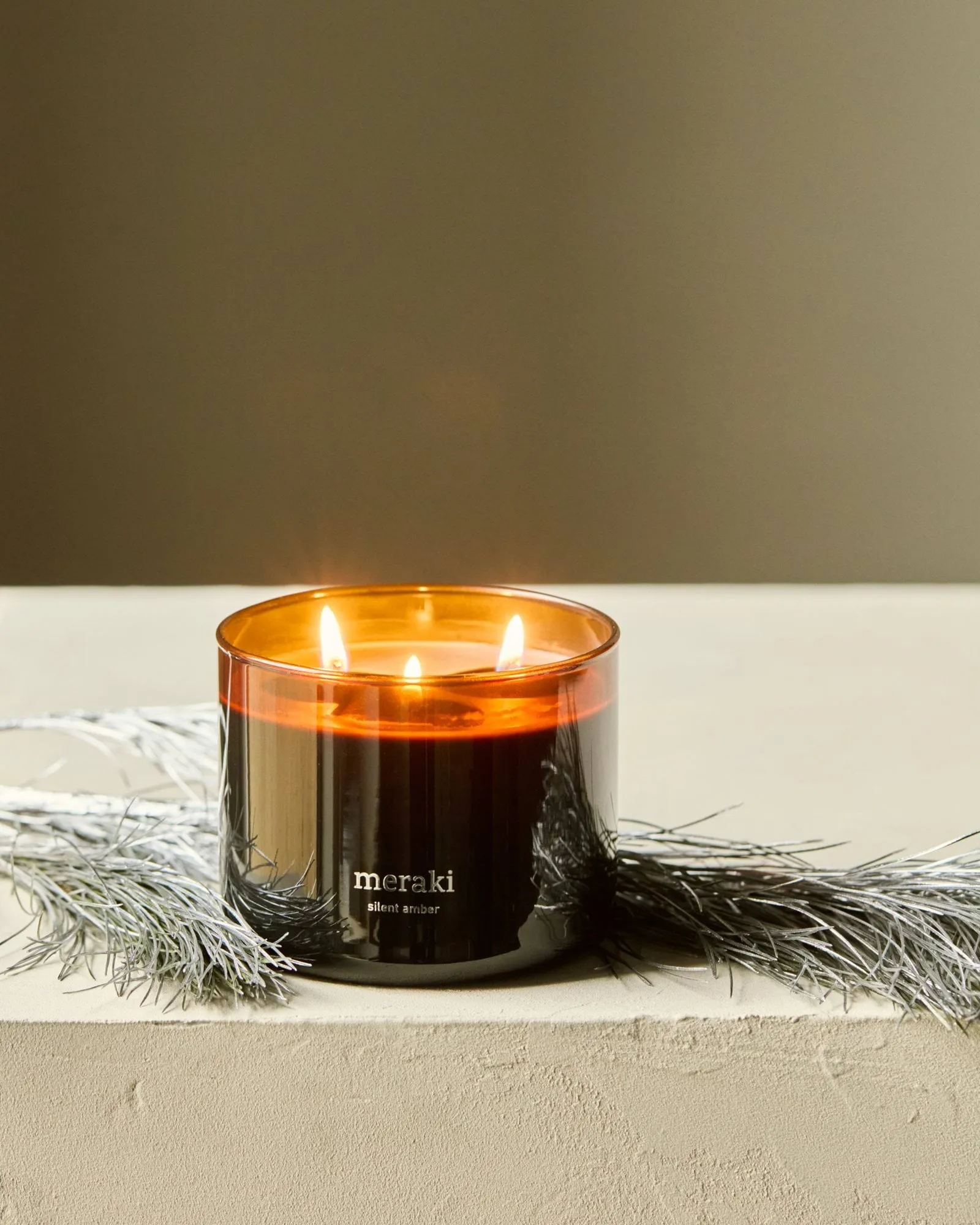 Vela perfumada Meraki, 60 horas, Silent amber Meraki