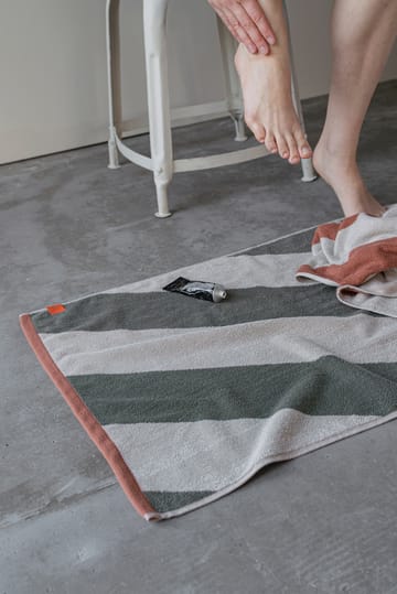 Alfombra de baño Diagonal 50x80 cm - Dark olive - Mette Ditmer