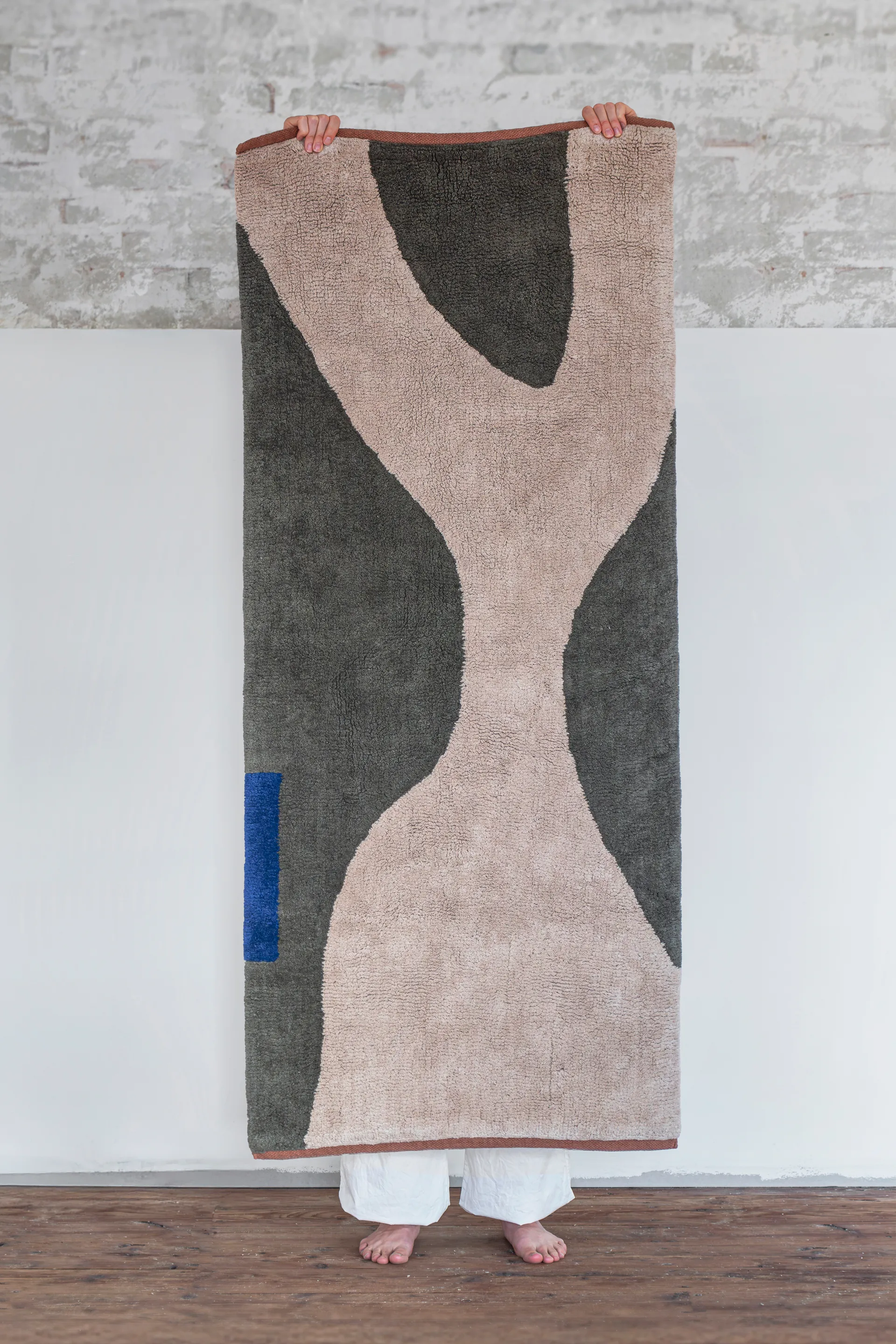Alfombra Figura, Dark olive, 70x150 cm Mette Ditmer