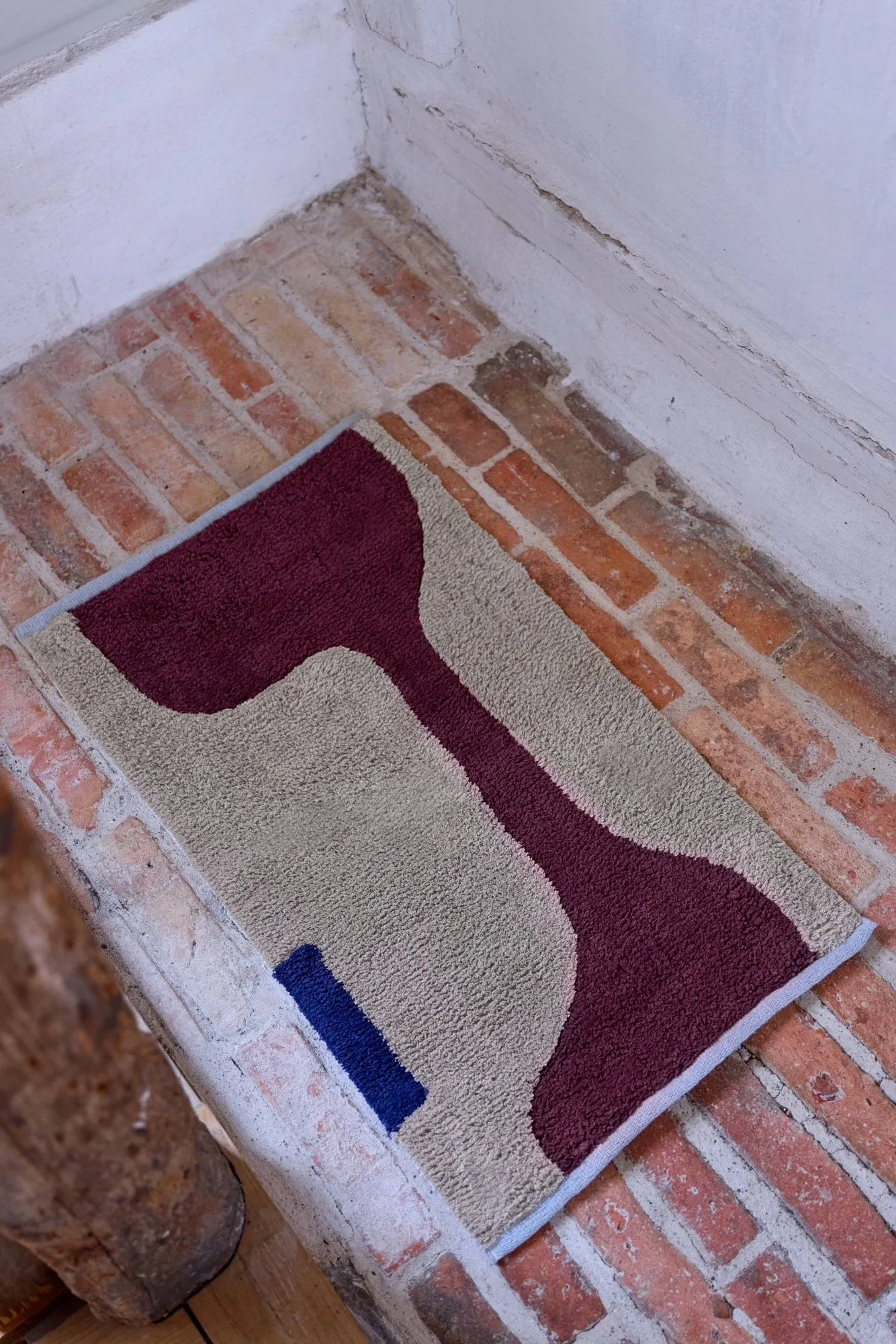 Alfombra Figura, Rojo-beige, 70x150 cm Mette Ditmer