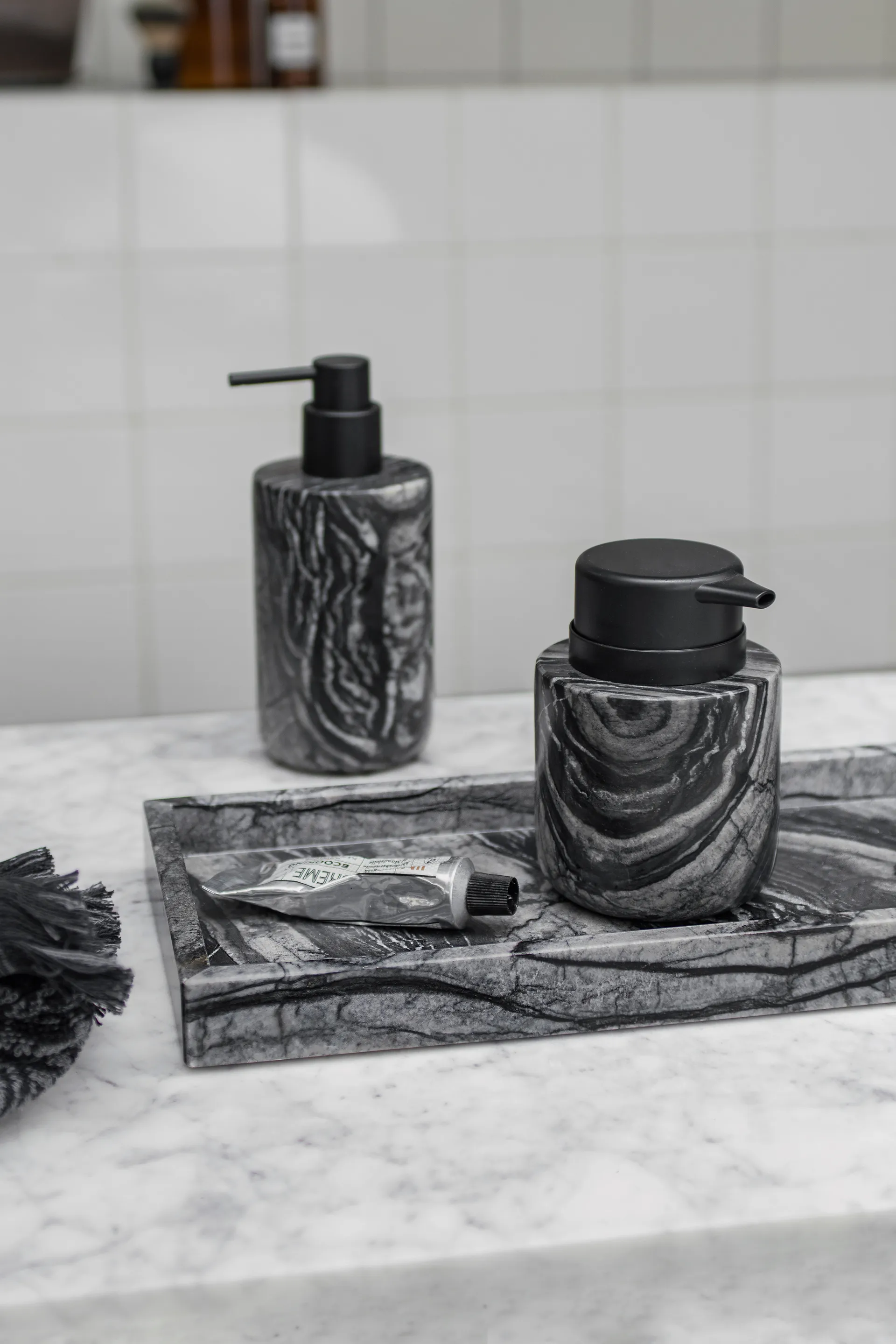 Bandeja decorativa Marble 16x31 cm, Negro-gris Mette Ditmer