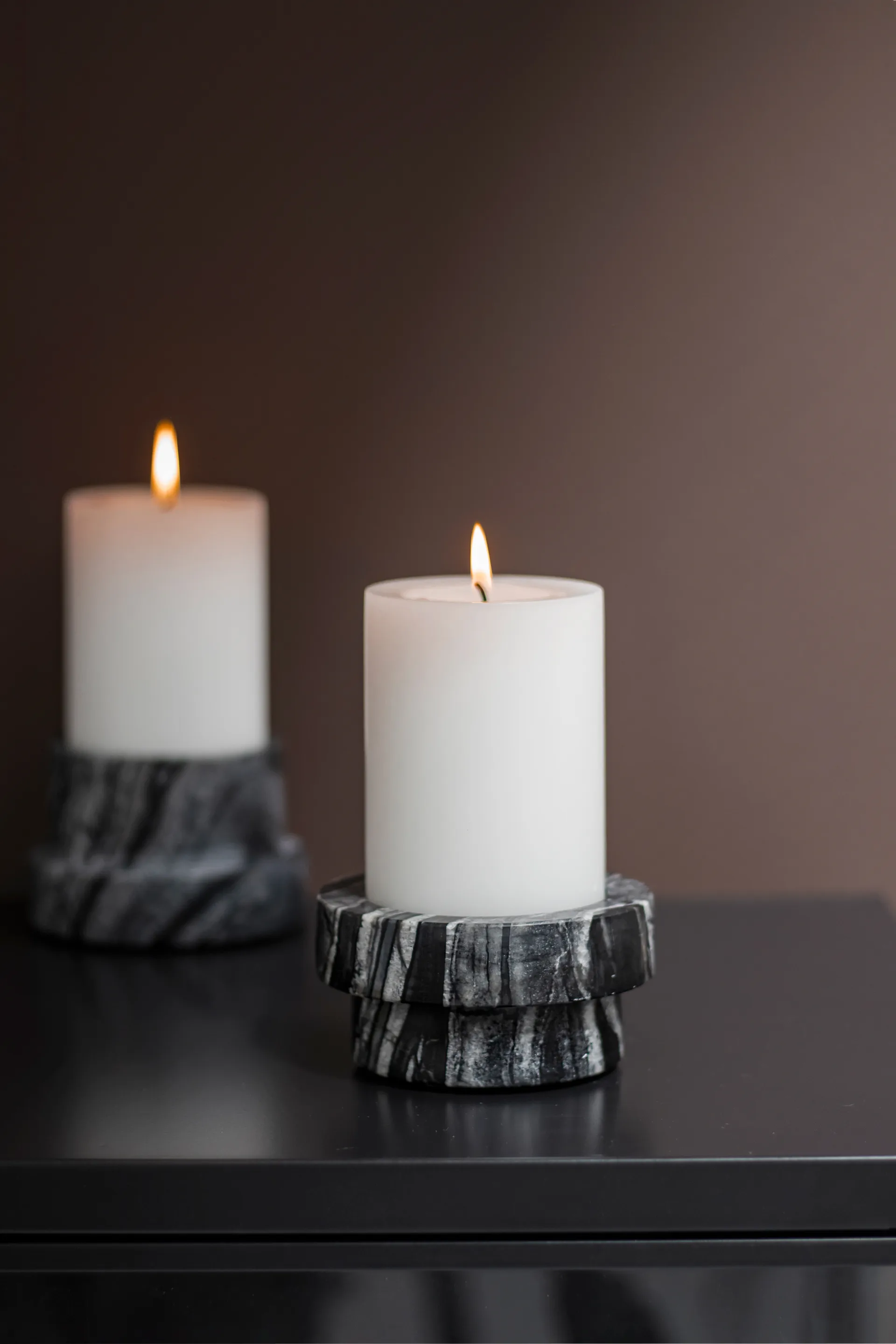 Candelabro Marble para vela gruesa 5 cm, Negro-gris Mette Ditmer