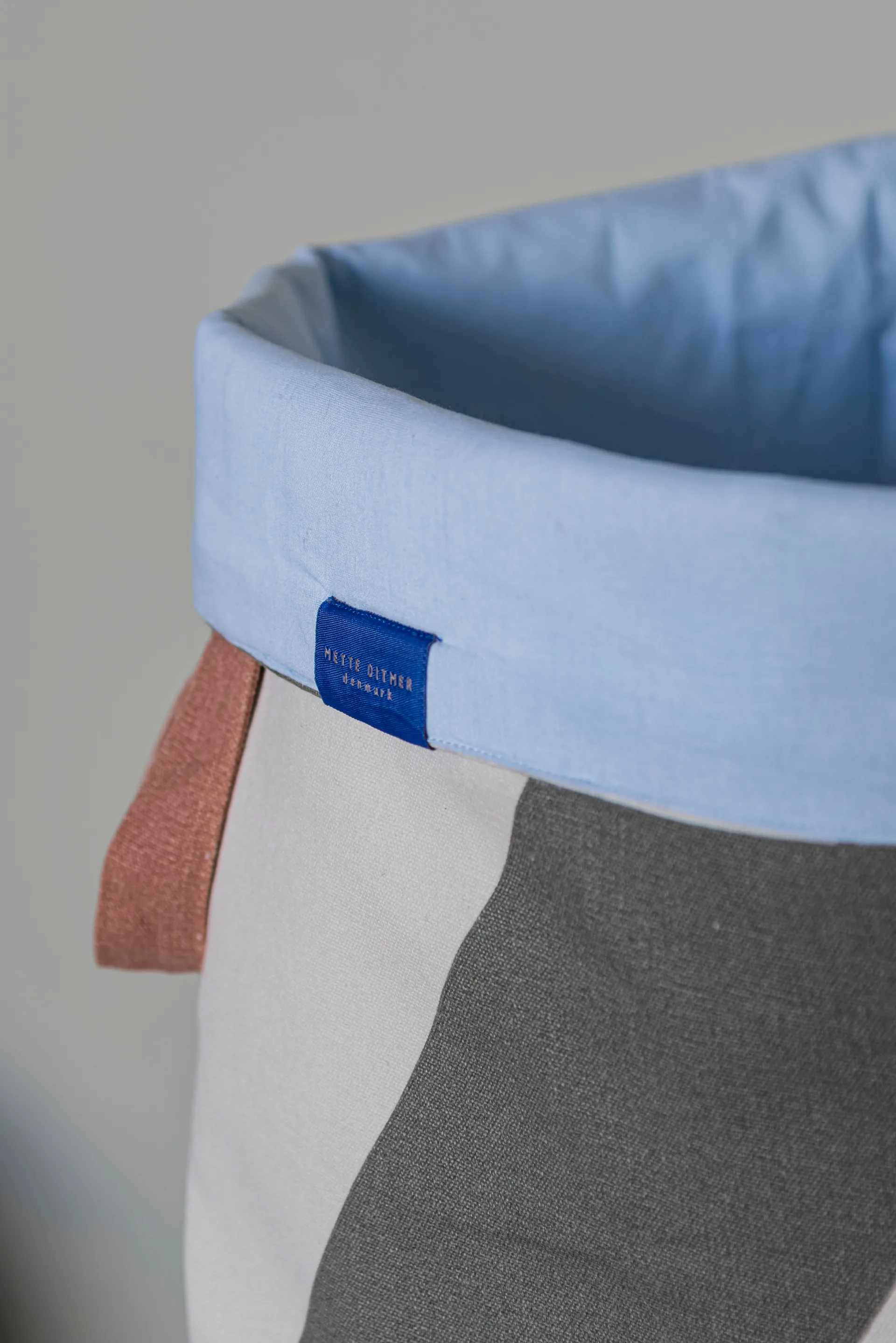 Cesto para la colada Diagonal Ø40x50 cm, Dark olive-sand Mette Ditmer