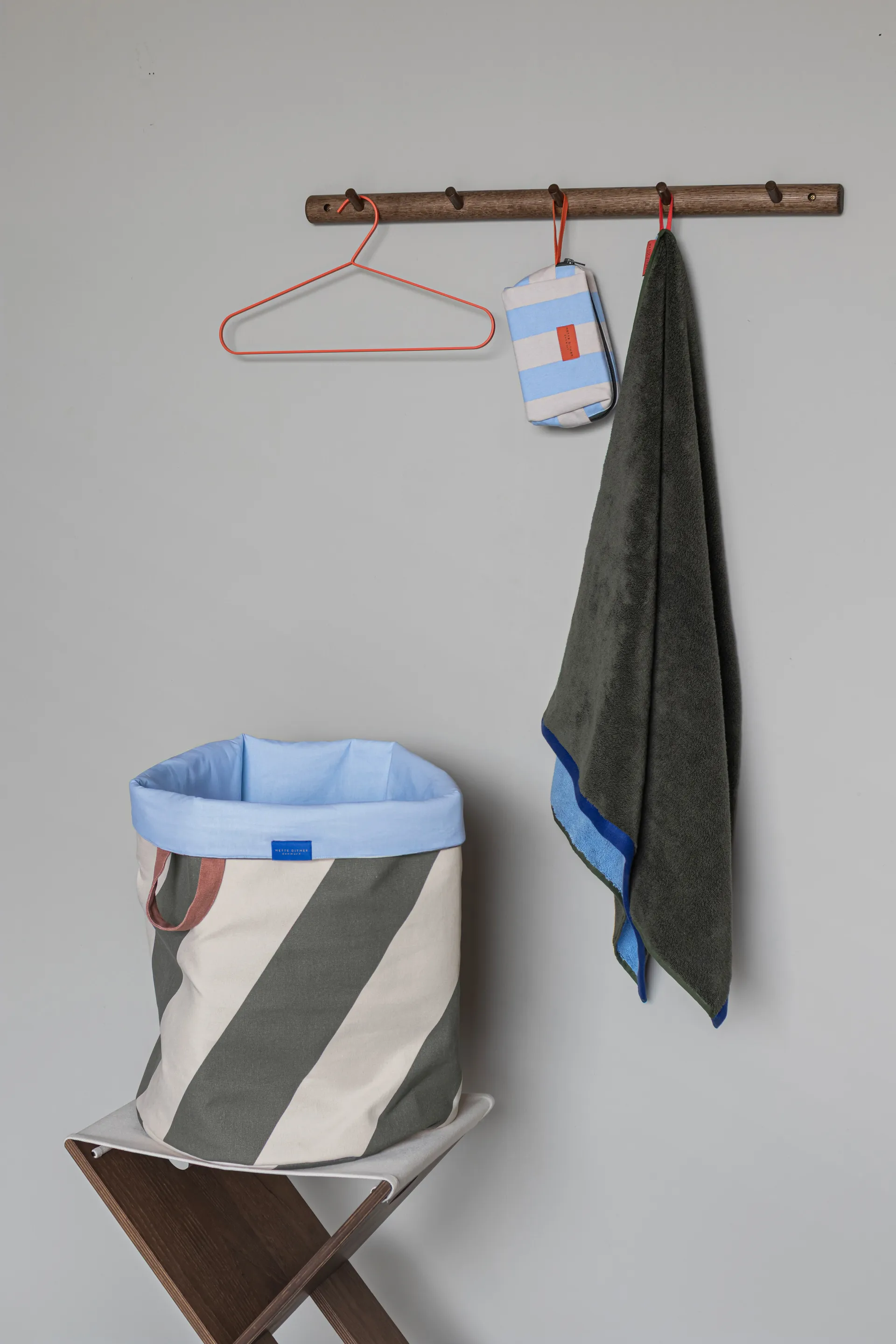 Cesto para la colada Diagonal Ø40x50 cm, Dark olive-sand Mette Ditmer