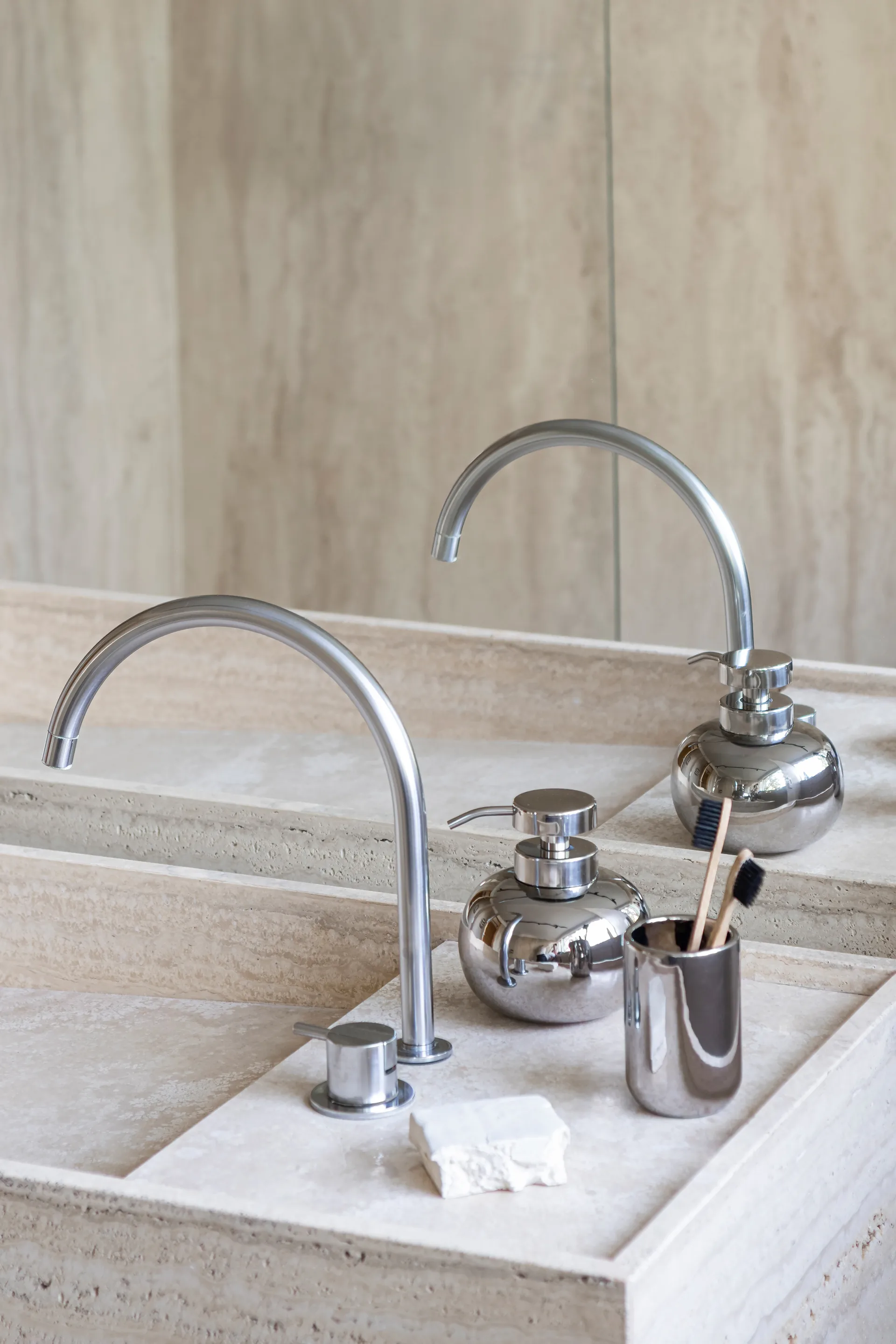 Dispensador de jabón Lotus bajo, Chrome Mette Ditmer