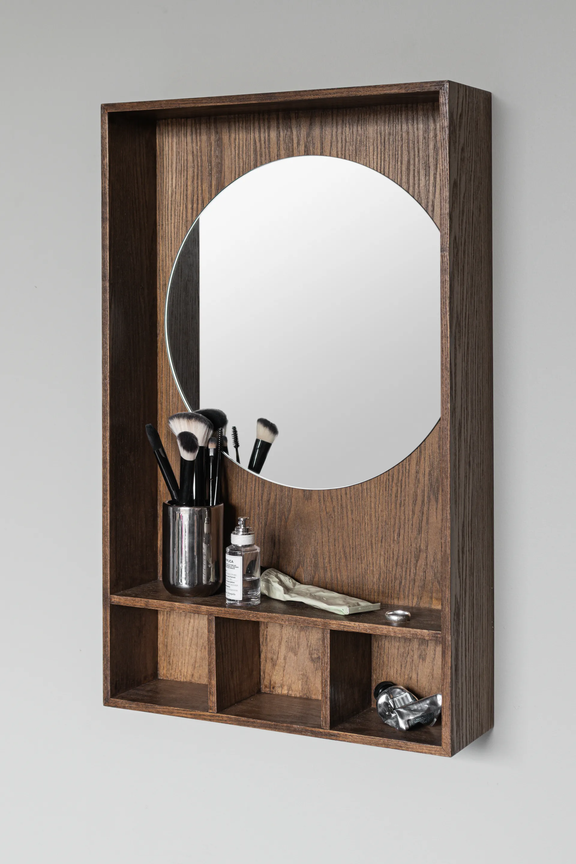 Espejo con estante Show-me large, Dark oiled Mette Ditmer