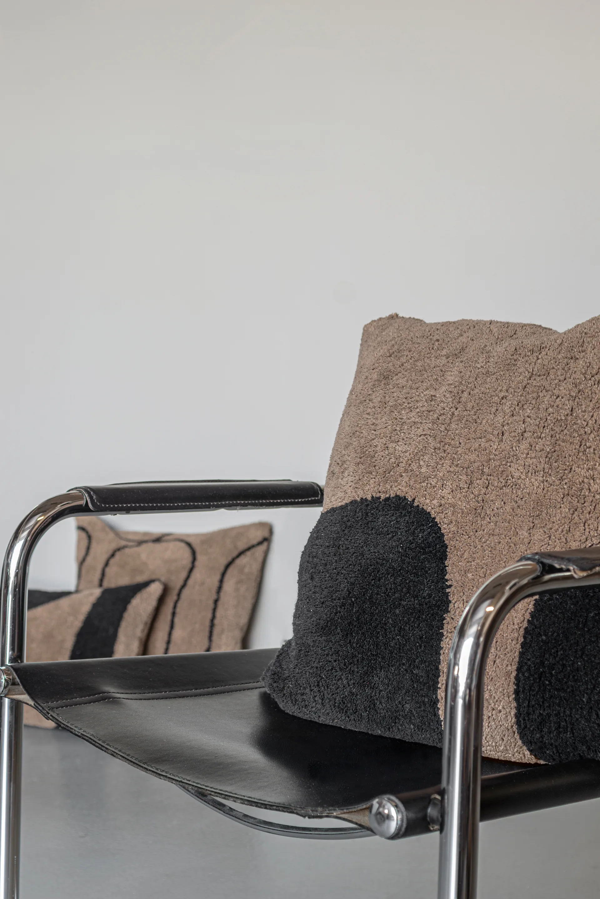 Funda de cojín con relieve Figura 50x50 cm, Brown Mette Ditmer