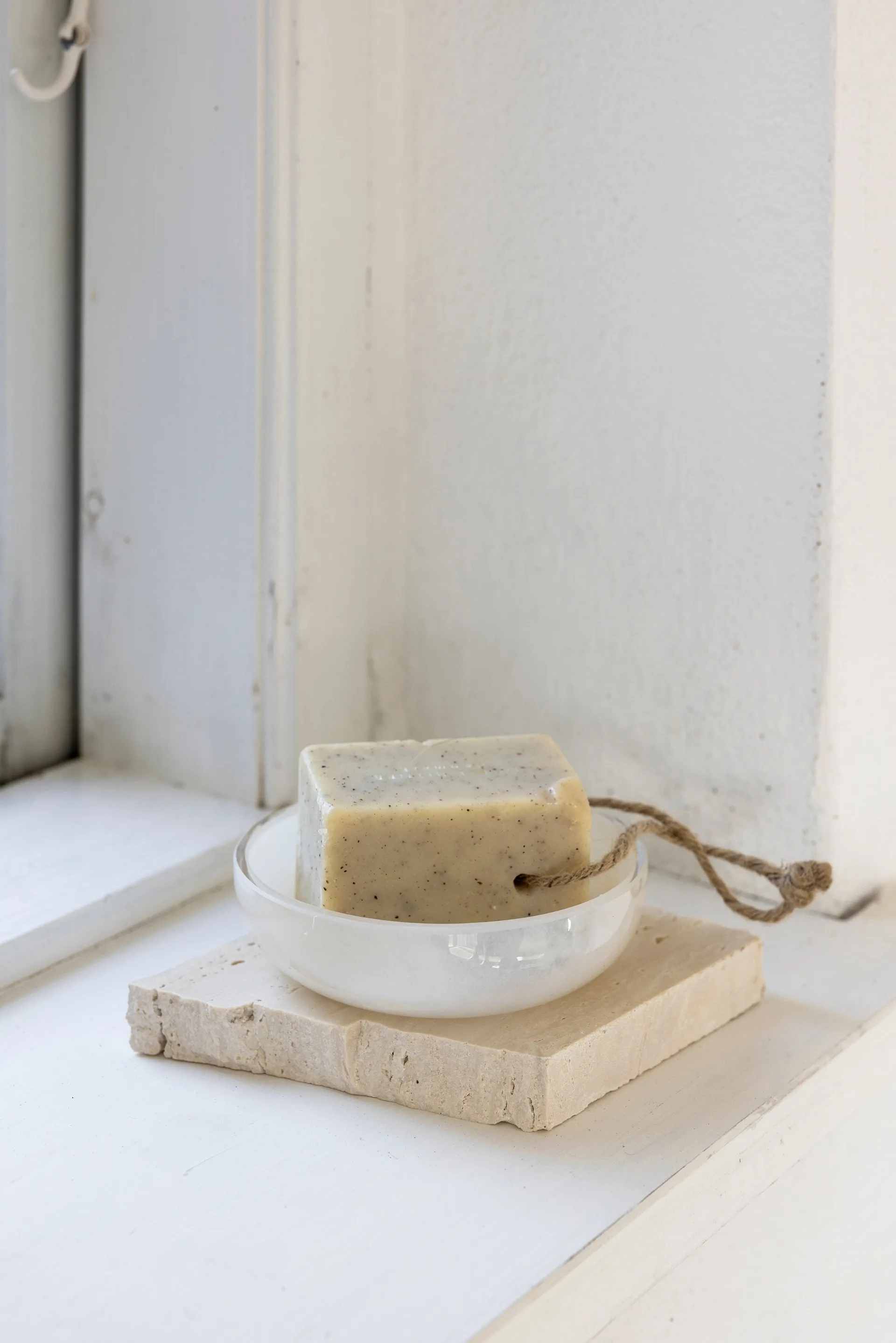 Jabonera Opal, Lino Mette Ditmer