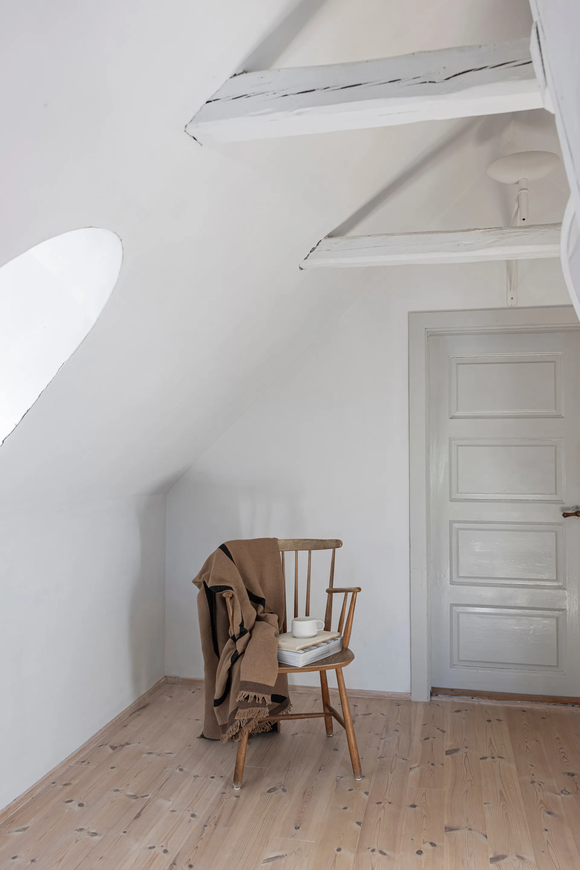 Manta Shadow, Latte-black, 130×175 cm Mette Ditmer