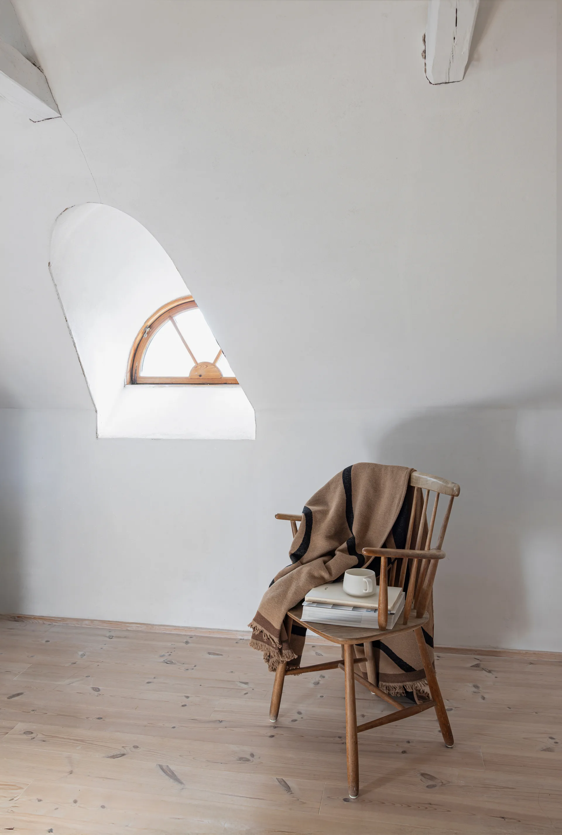 Manta Shadow, Latte-black, 130×175 cm Mette Ditmer