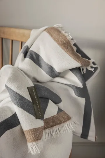 Manta Shadow - Off-white-grey, 130x175 cm - Mette Ditmer