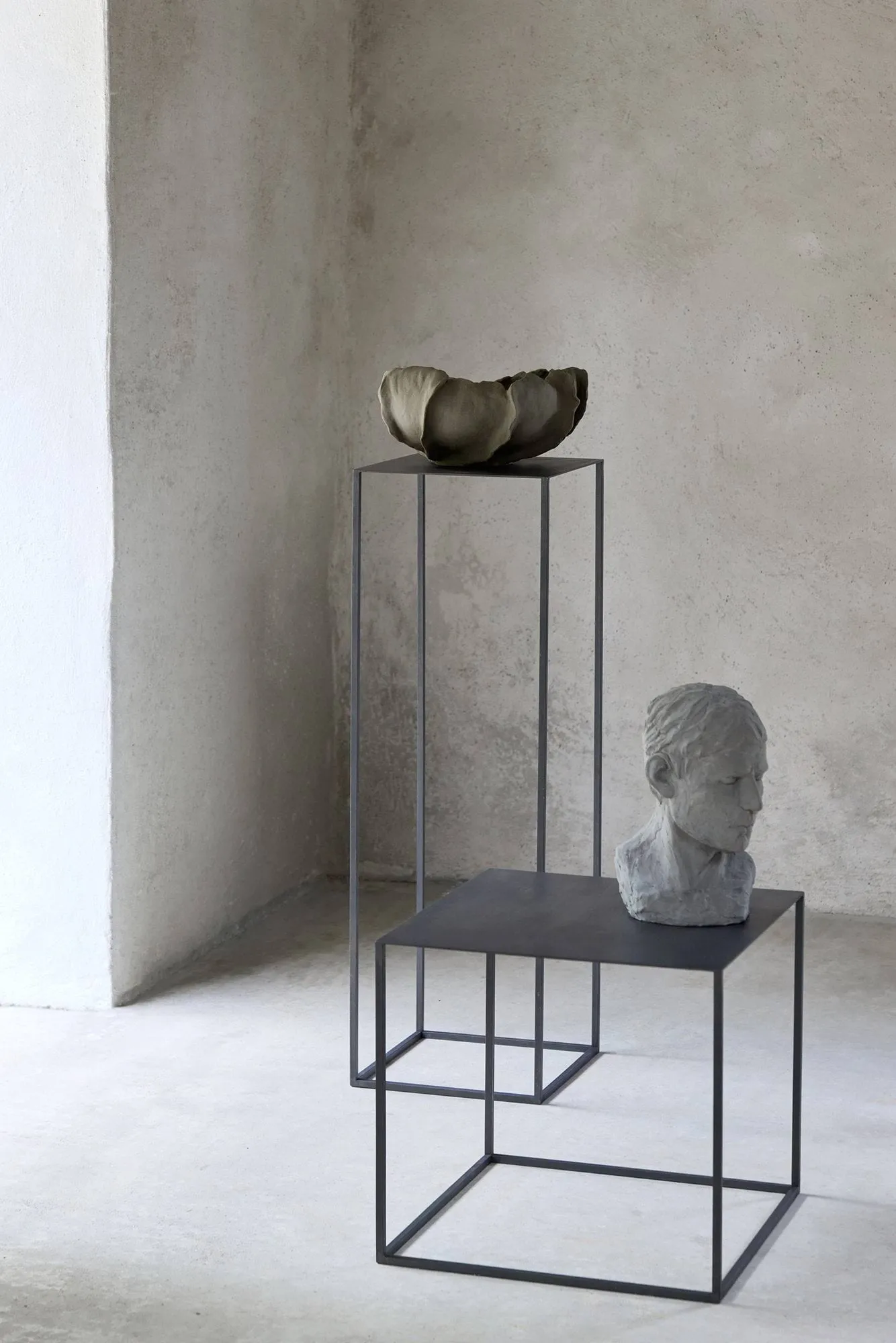 Pedestal Cubic, Negro, 29x29x90 cm Mette Ditmer