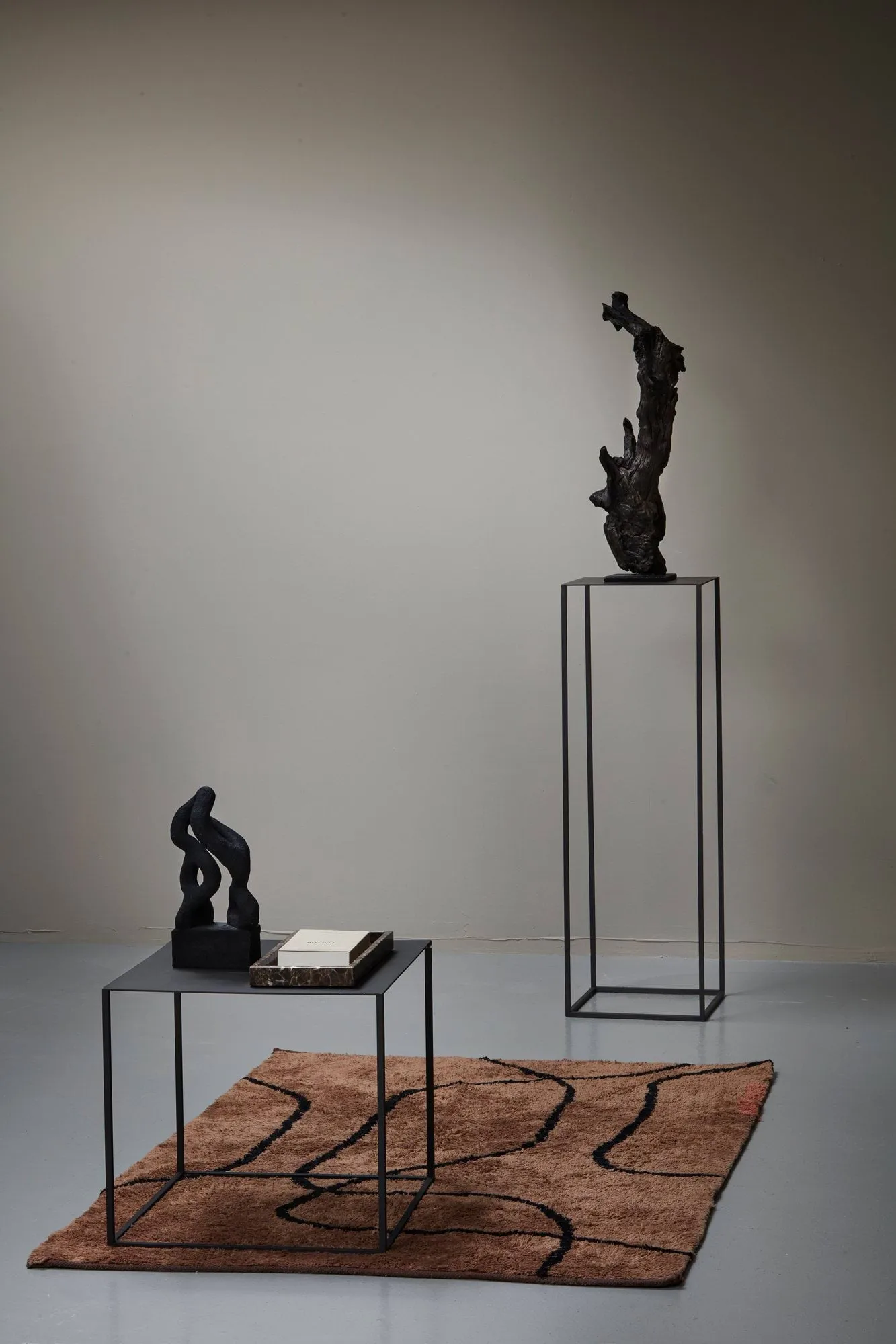 Pedestal Cubic, Negro, 29x29x90 cm Mette Ditmer